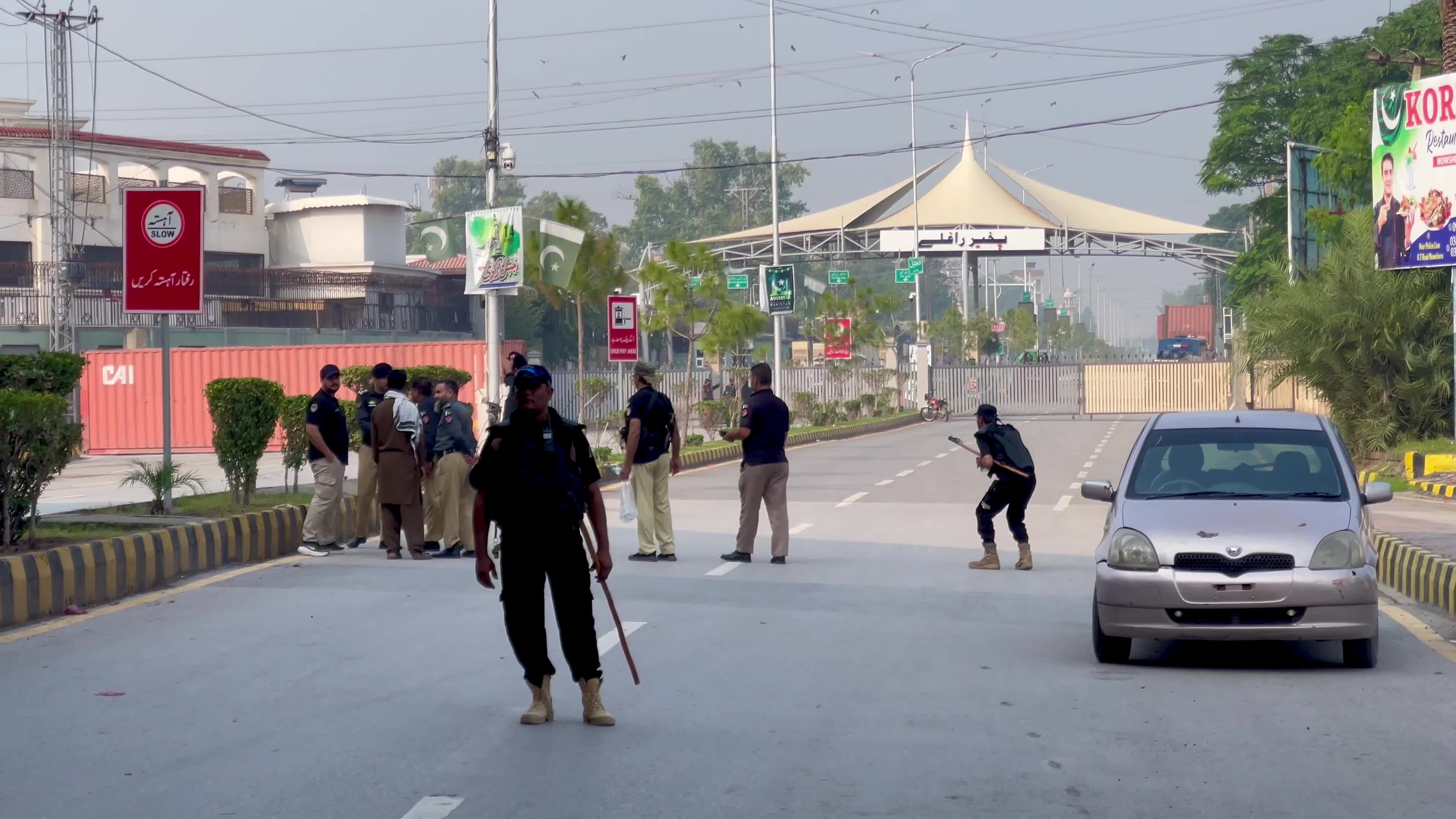 Situation in Peshawar as opposition PTI advances long march toward Islamabad