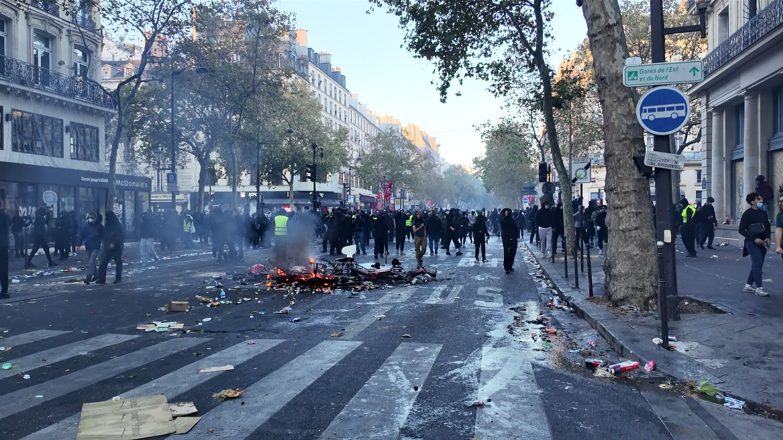 Violents Clashes In Paris During A Demonstration Against The "high Cost Of Living"