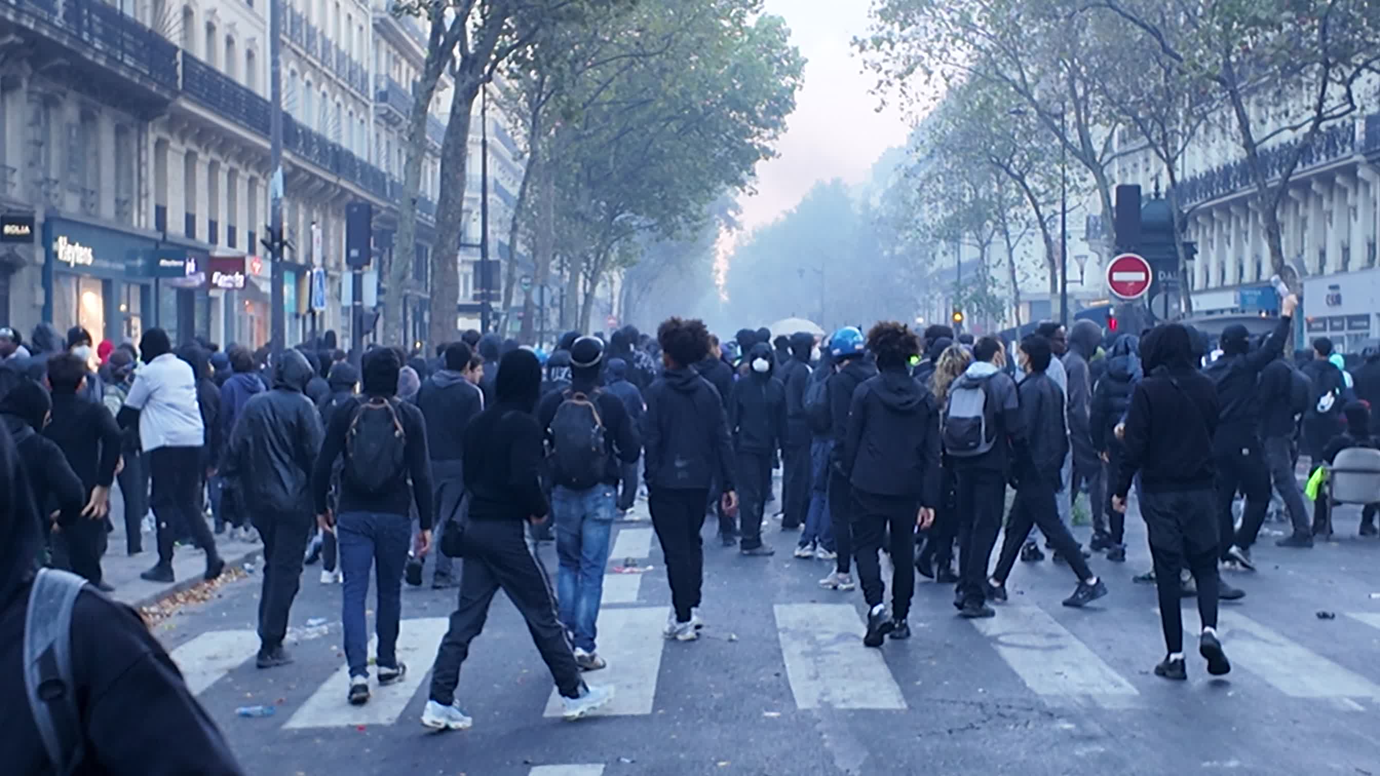 Violents Clashes In Paris During A Demonstration Against The "high Cost Of Living"