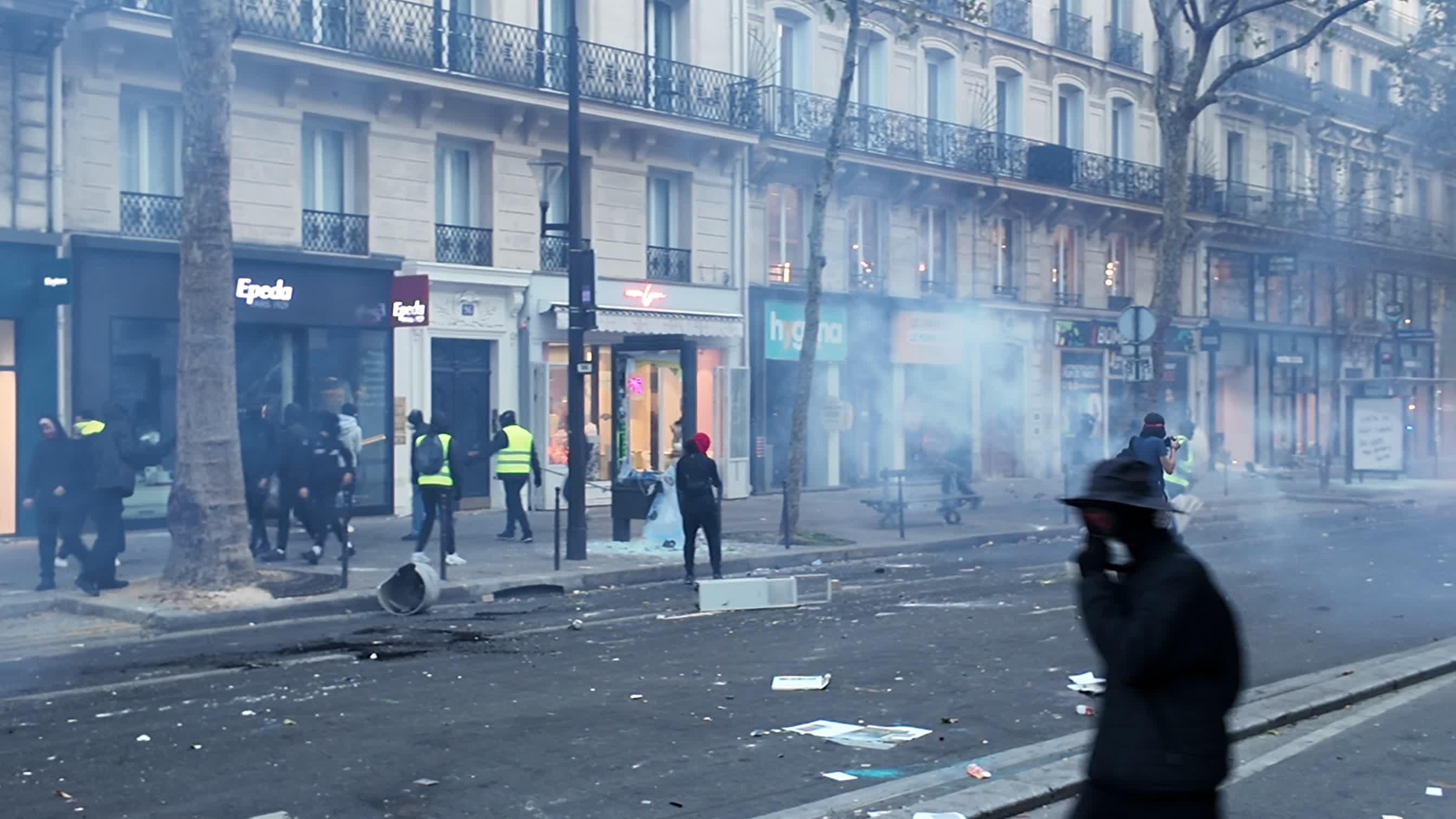 Violents Clashes In Paris During A Demonstration Against The "high Cost Of Living"