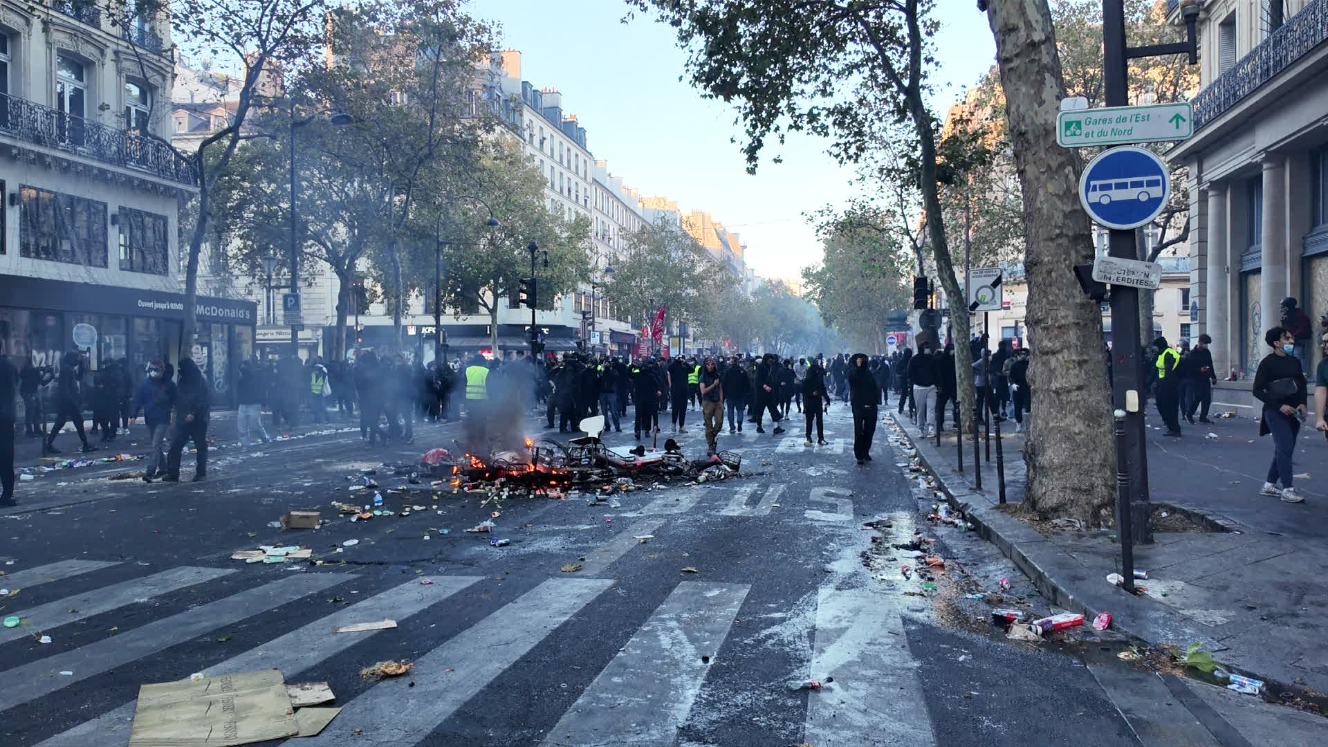 Violents Clashes In Paris During A Demonstration Against The "high Cost Of Living"