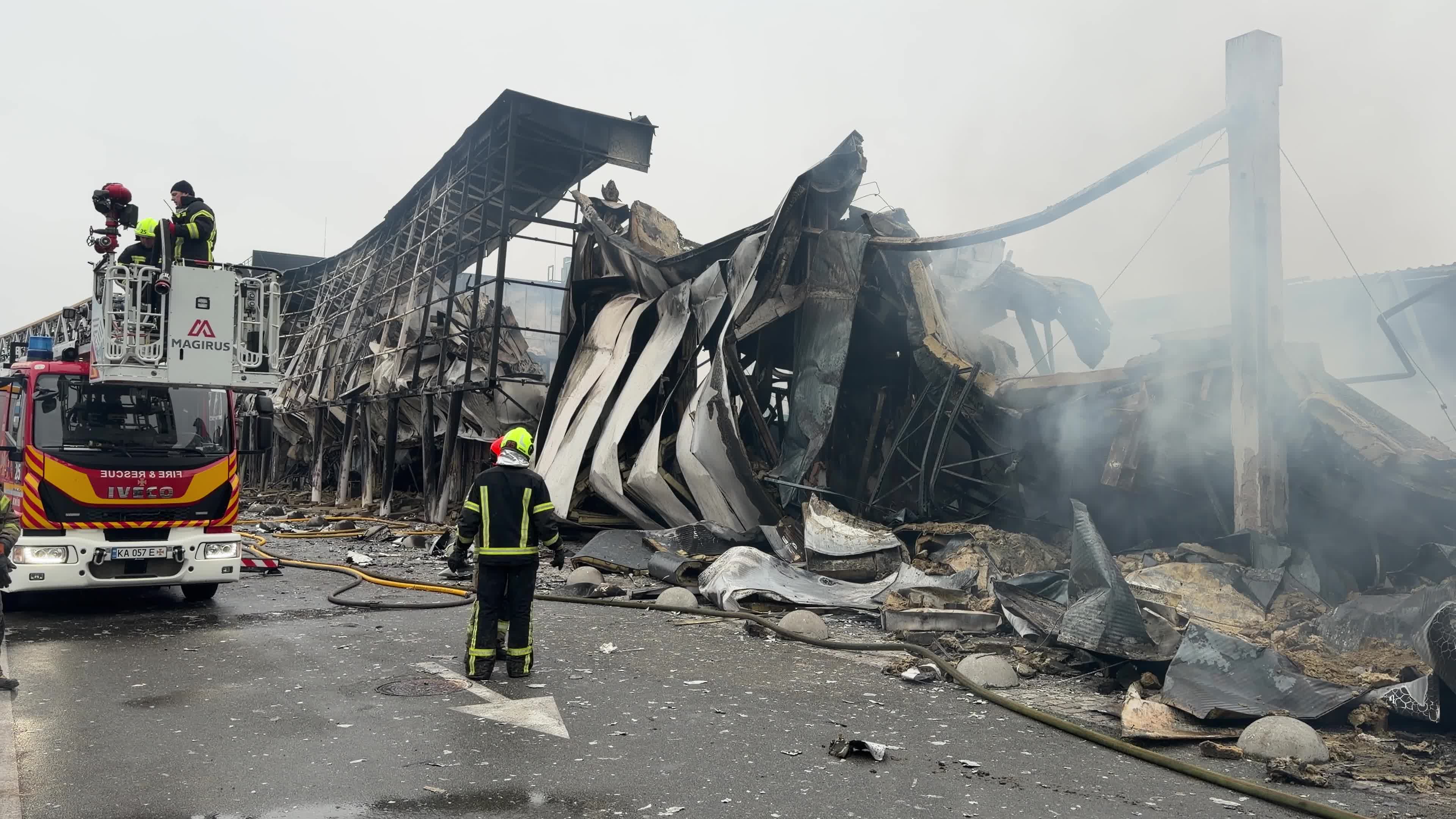 The aftermath of a Russian attack on several shopping centers in Kyiv