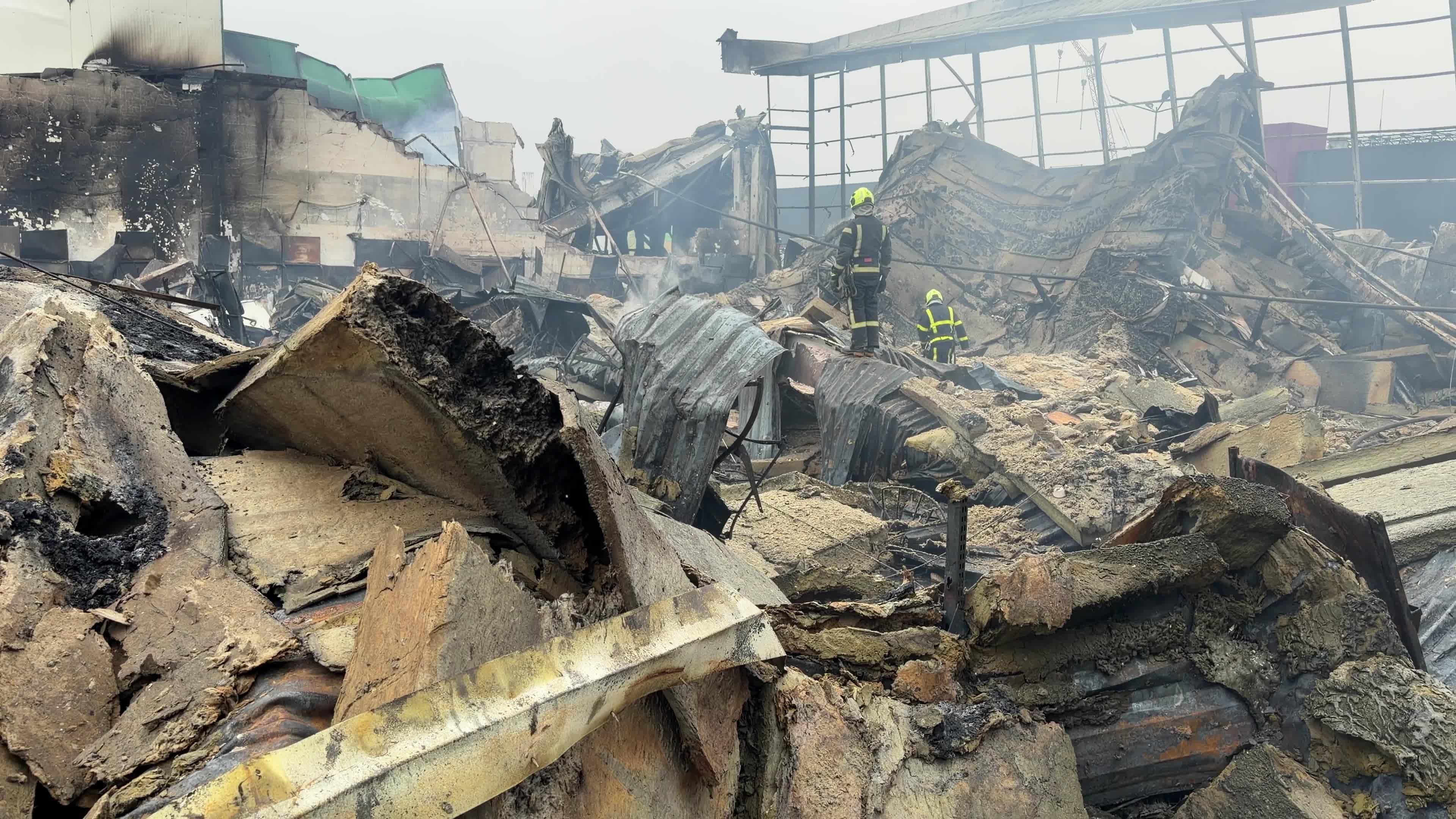 The aftermath of a Russian attack on several shopping centers in Kyiv