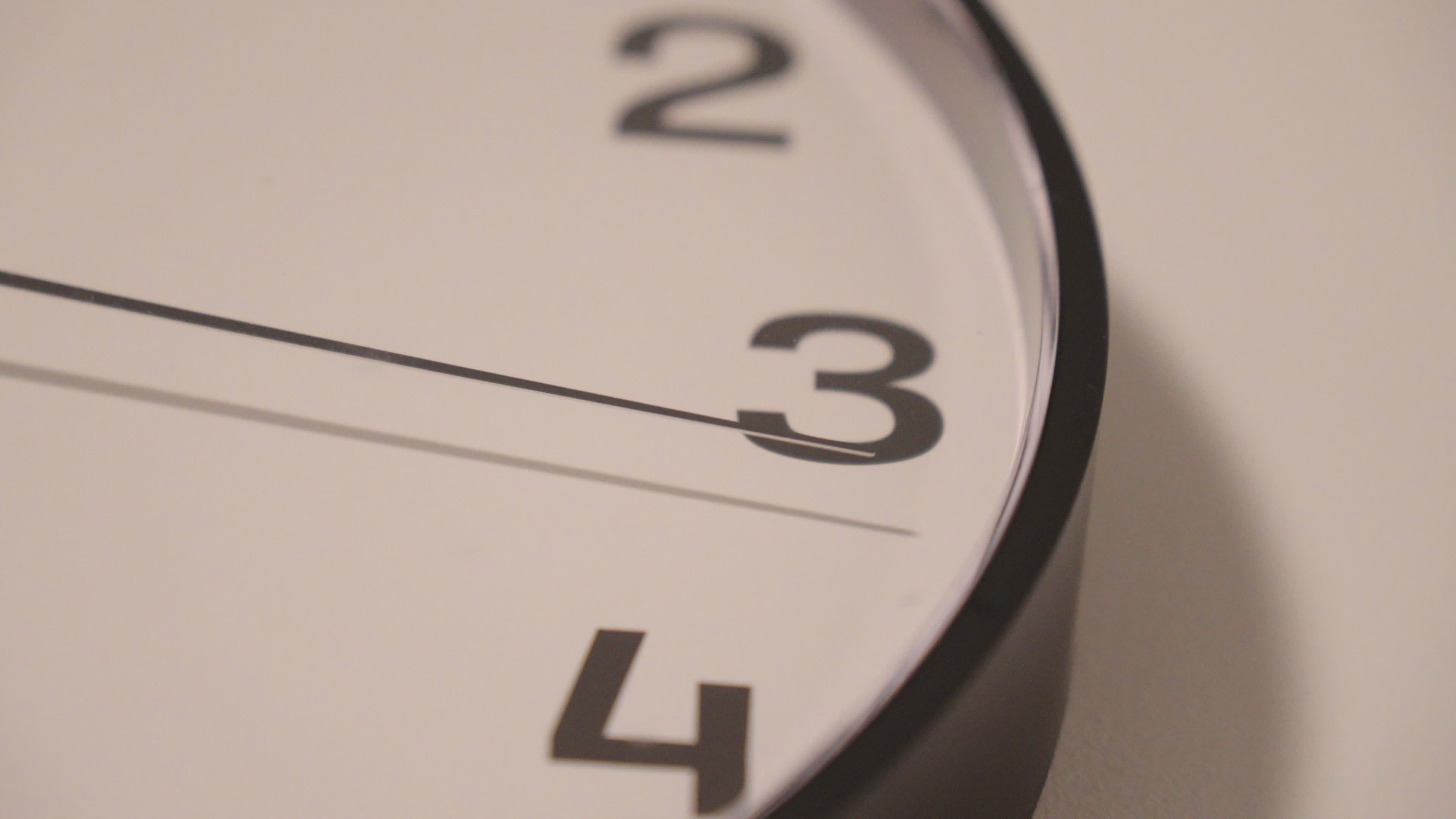 Clocks and alarms ahead of the end of daylight saving time in Europe
