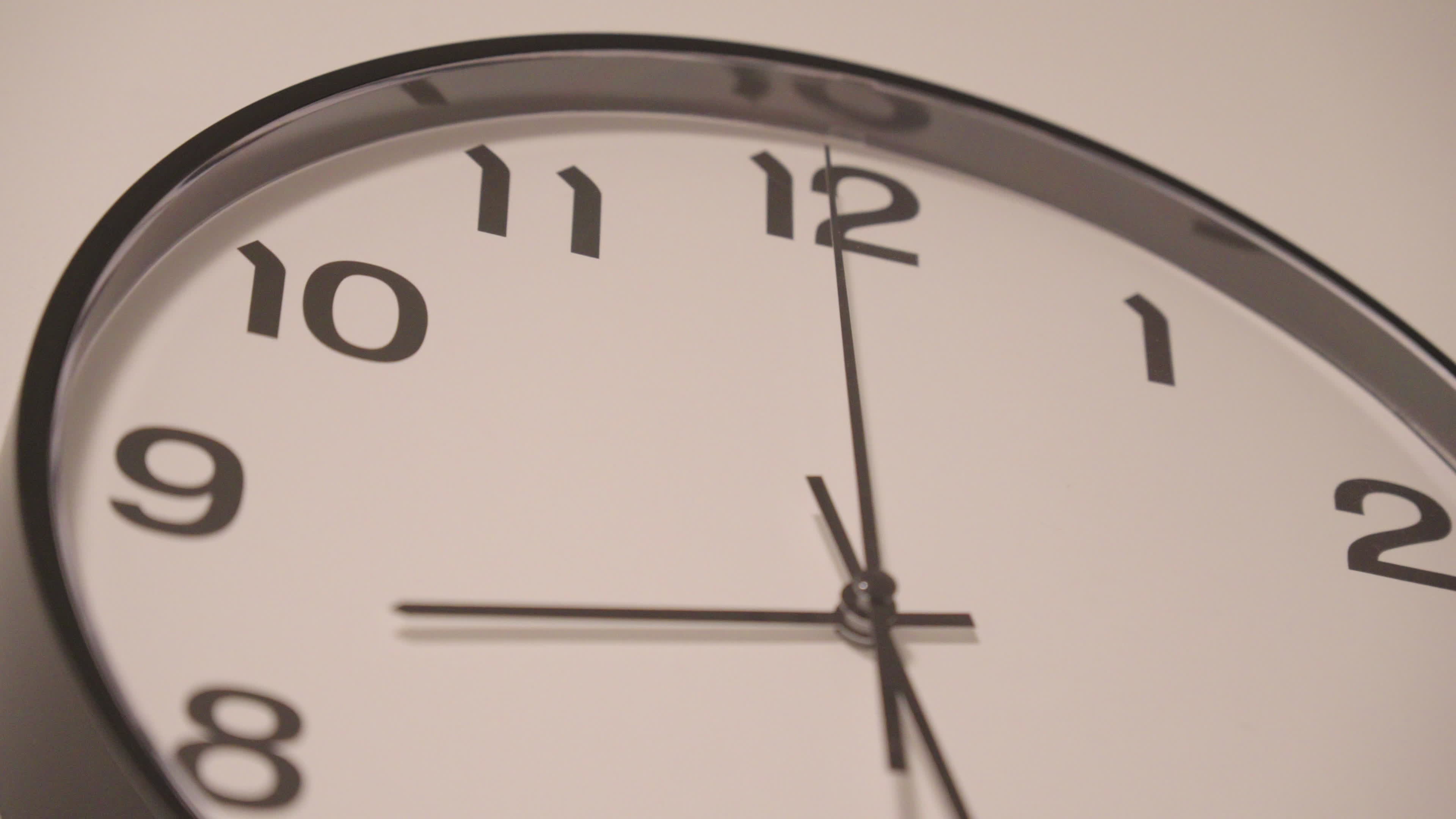 Clocks and alarms ahead of the end of daylight saving time in Europe