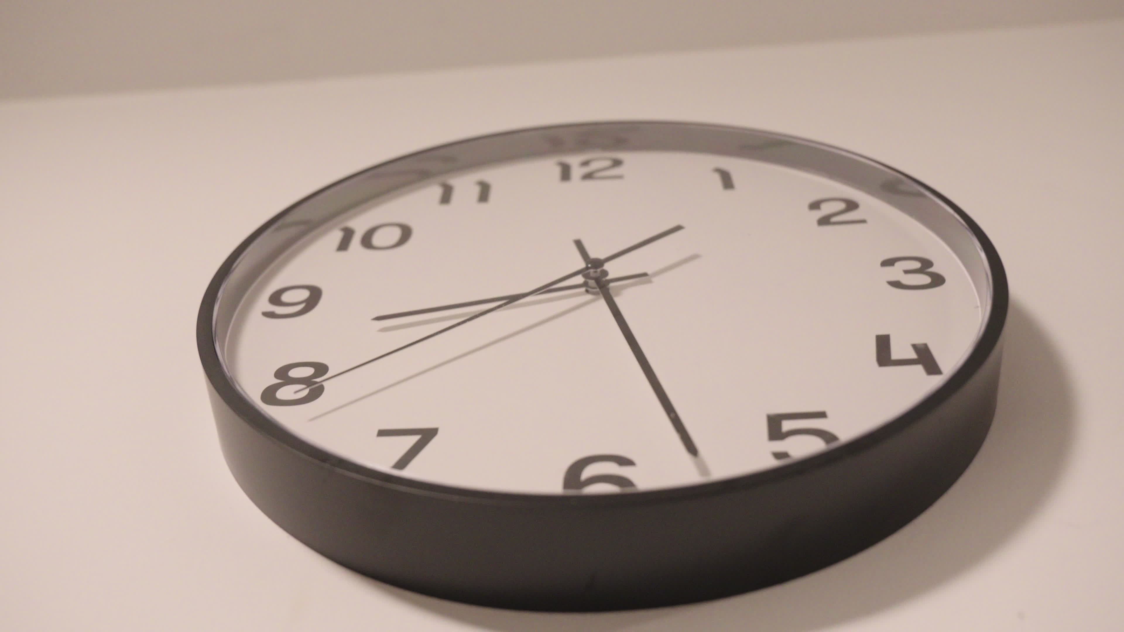 Clocks and alarms ahead of the end of daylight saving time in Europe