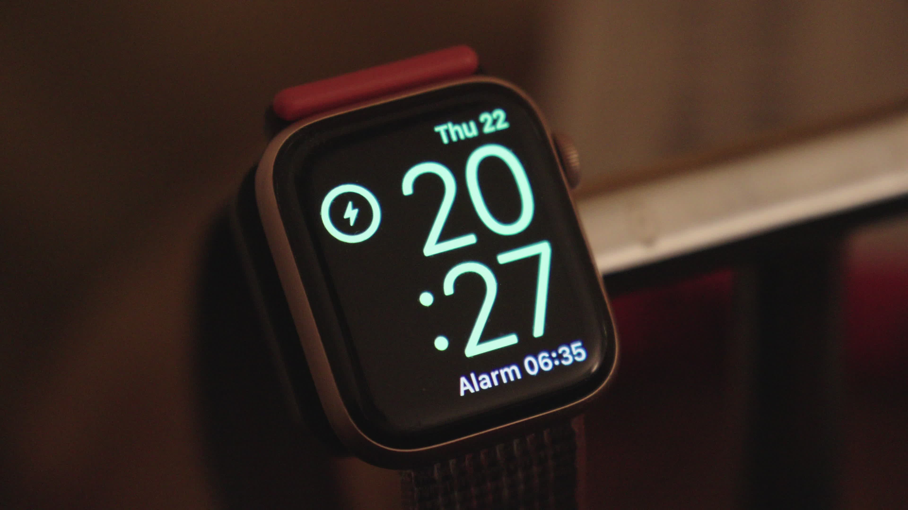 Clocks and alarms ahead of the end of daylight saving time in Europe