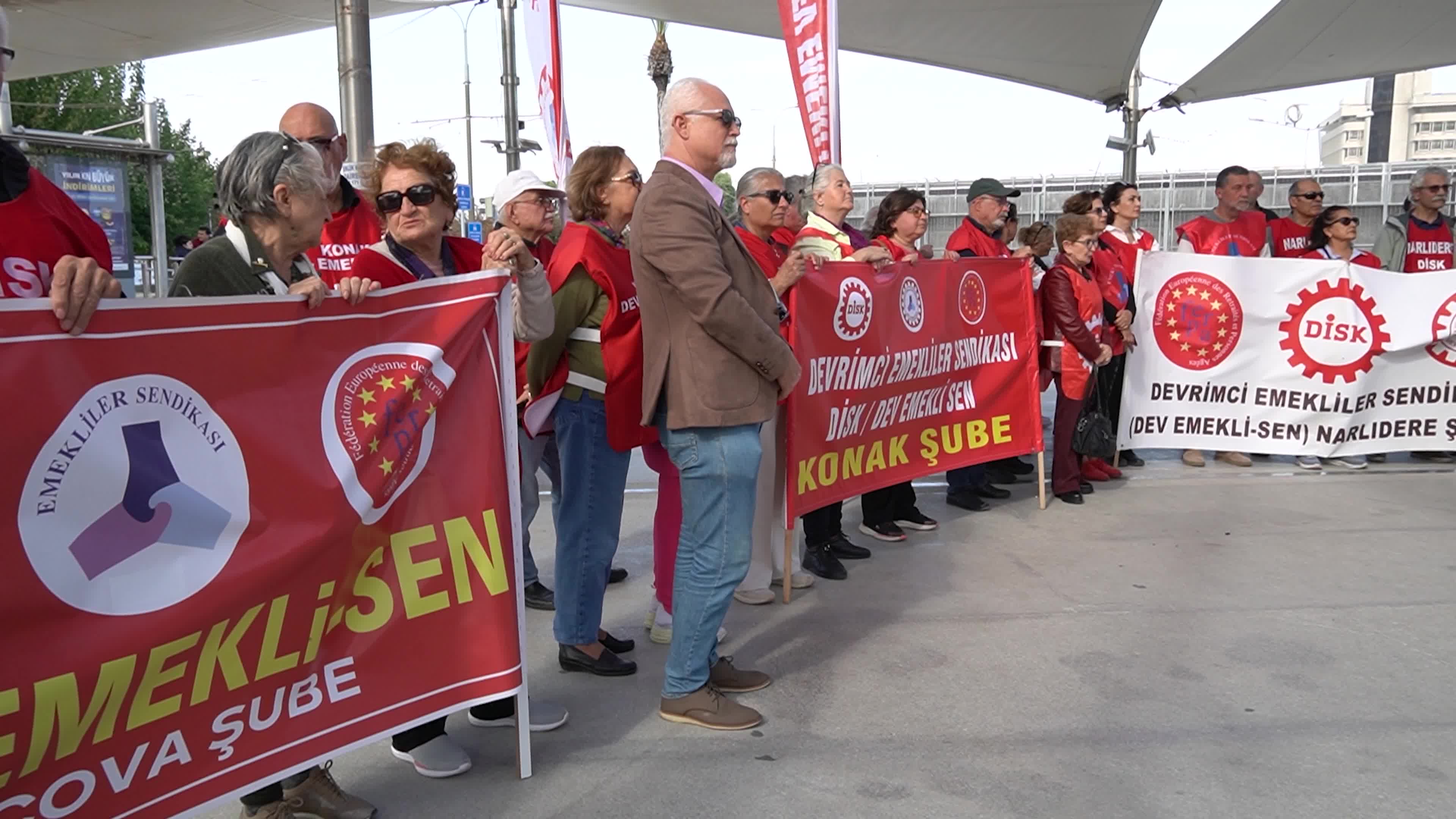 DISK Dev Emekli-Sen Protests Appointment of Trustee to Halk TV