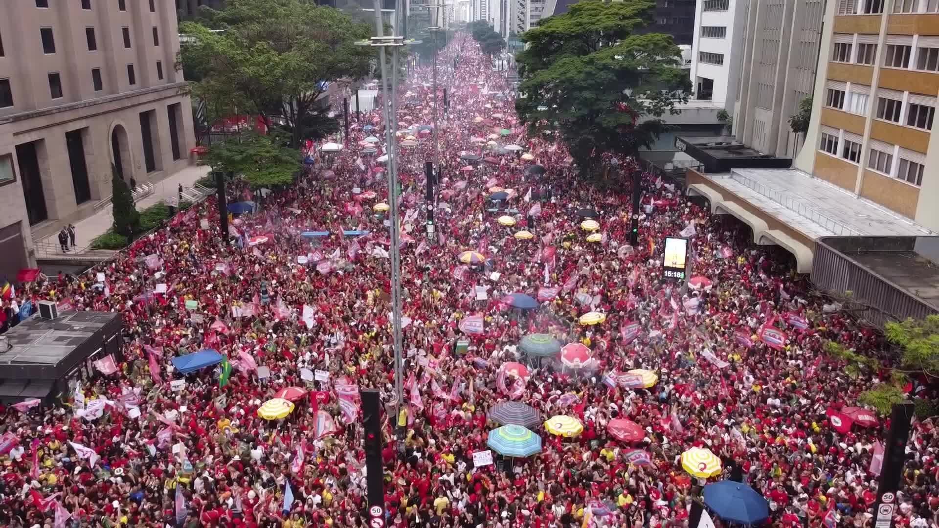 Aerial view of crowd filling Paulista Avenue for Lula’s final campaign rally