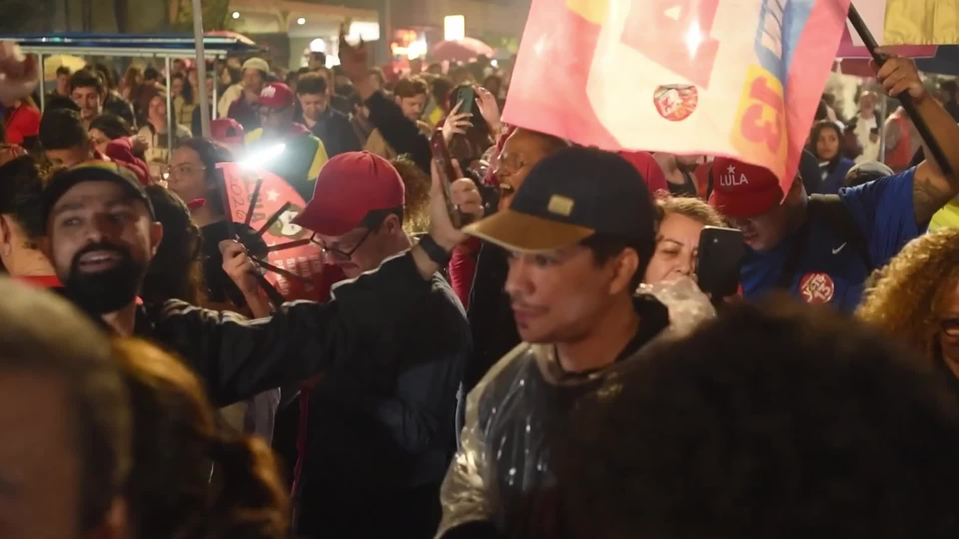 Lula supporters dance to saxophone and pack subway station as celebration spread