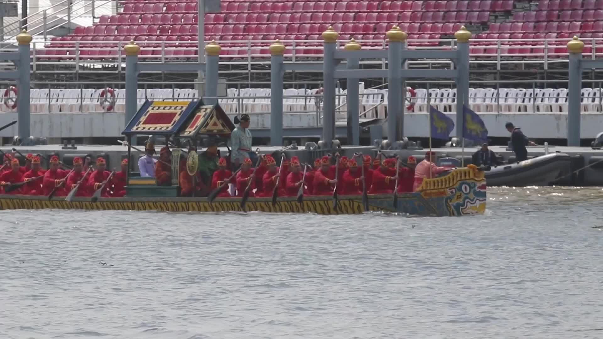 Thailand-Royal-Barge-Rehearsal