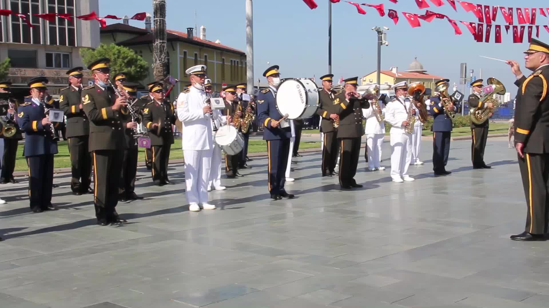 Turkey's Izmir marks 98th anniversary of Liberation Day
