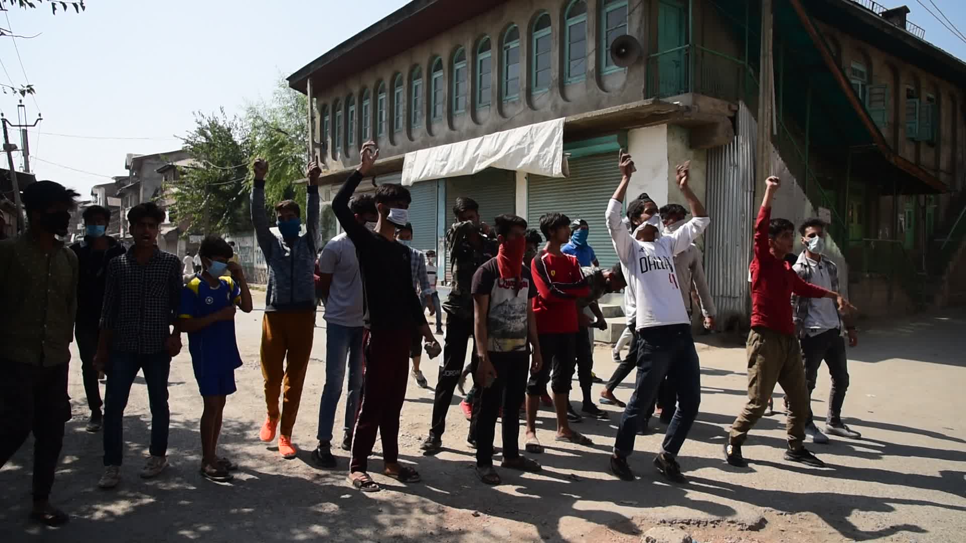 Clashes after woman, suspected rebels killed in Kashmir fighting