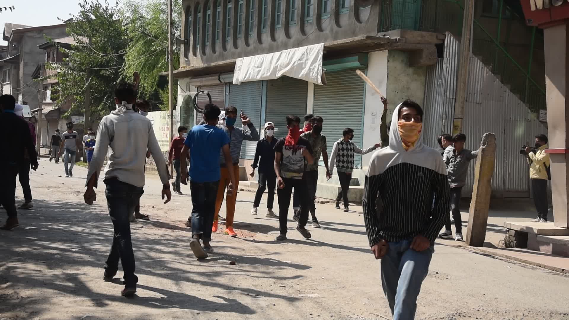 Clashes after woman, suspected rebels killed in Kashmir fighting