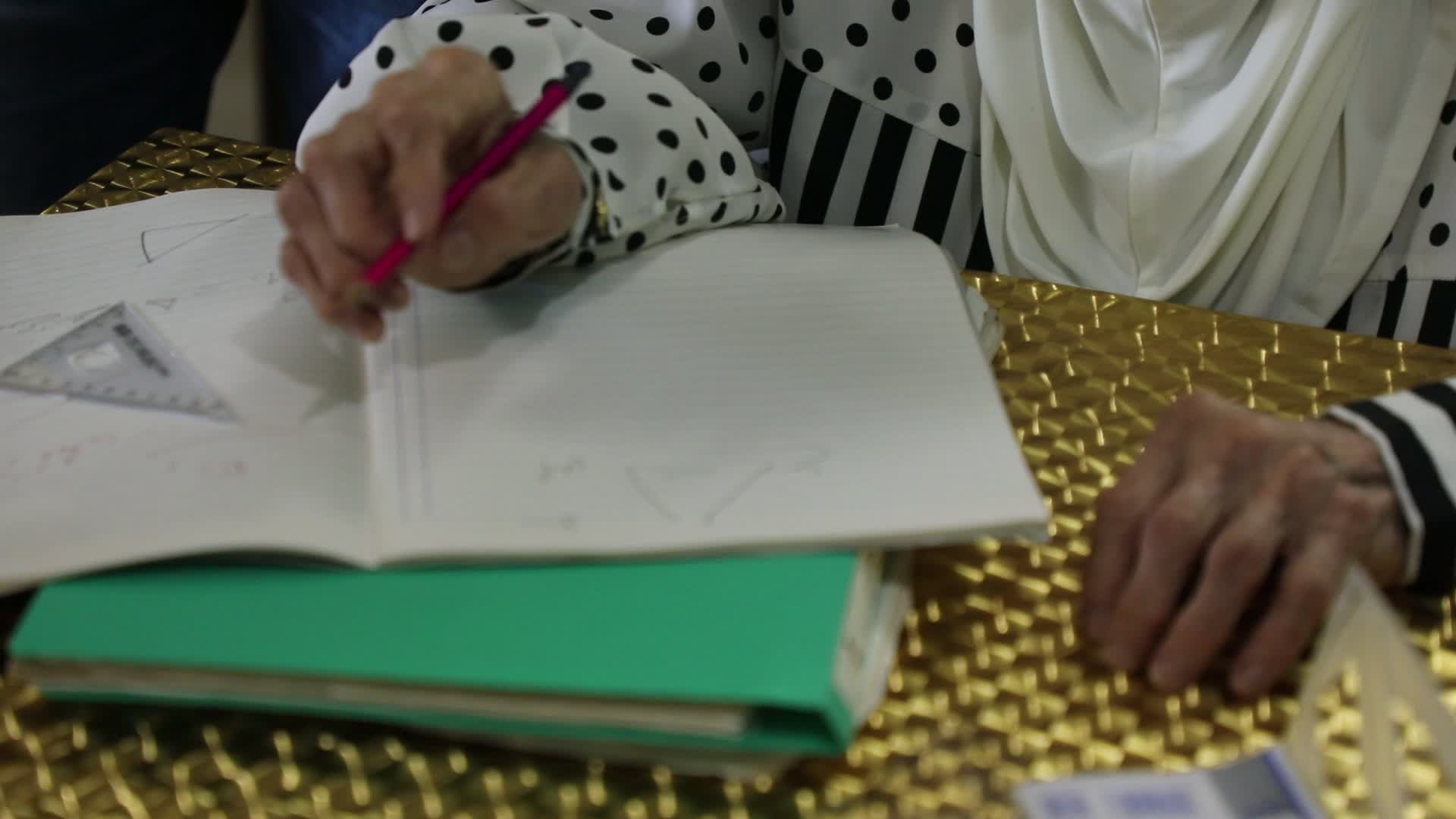80-year teacher teach to students amid the COVID-19 pandemic in Gaza