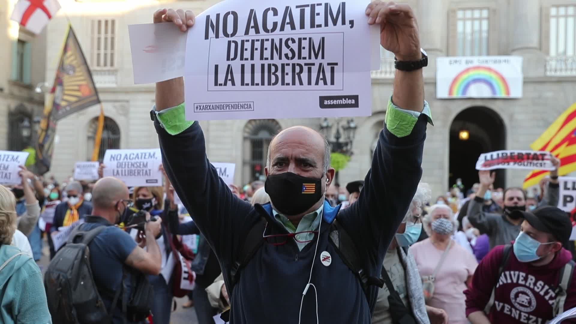 Protest In Barcelona As Court Upholds Quim Torra Ban From Office