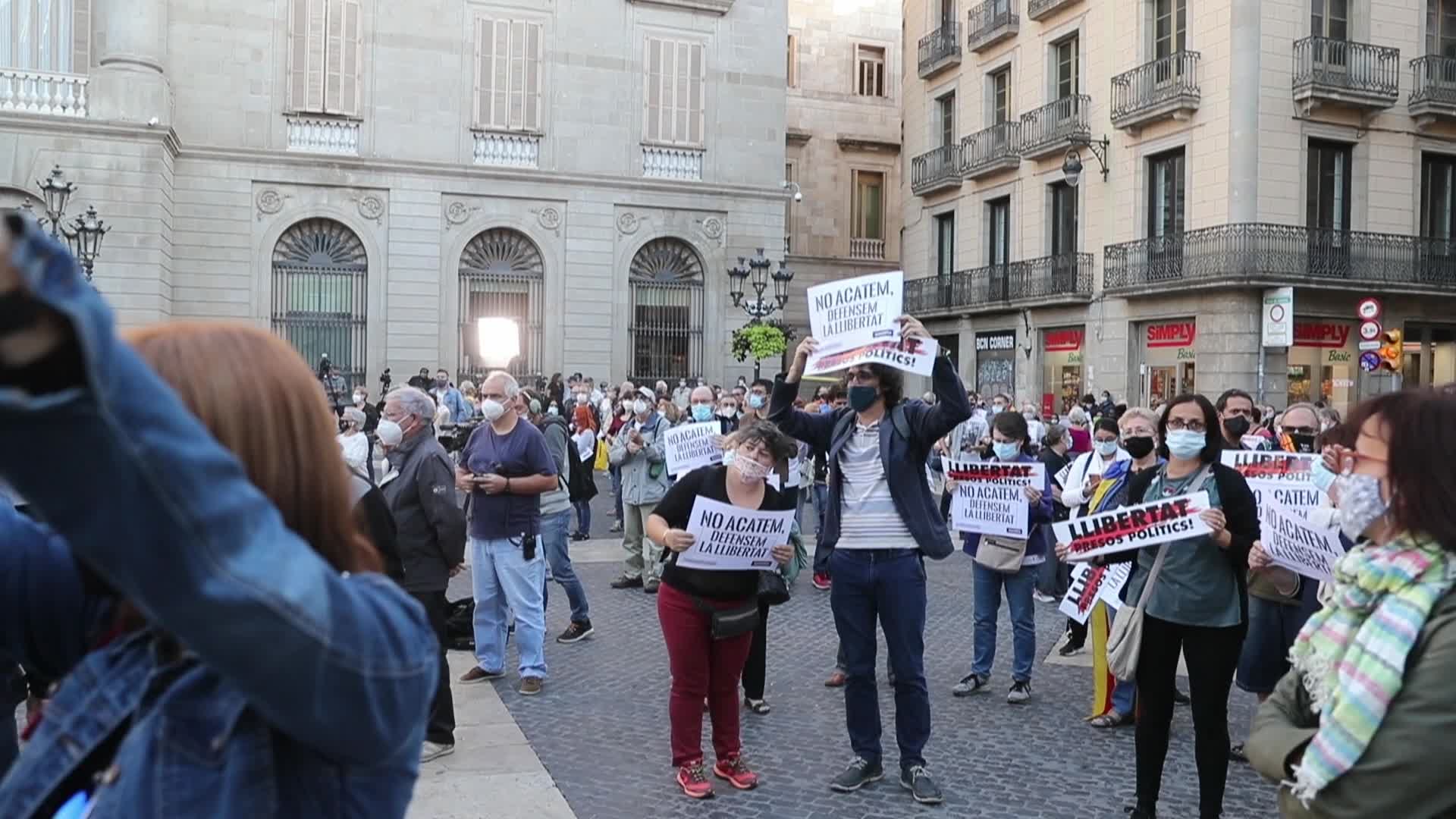 Protest In Barcelona As Court Upholds Quim Torra Ban From Office