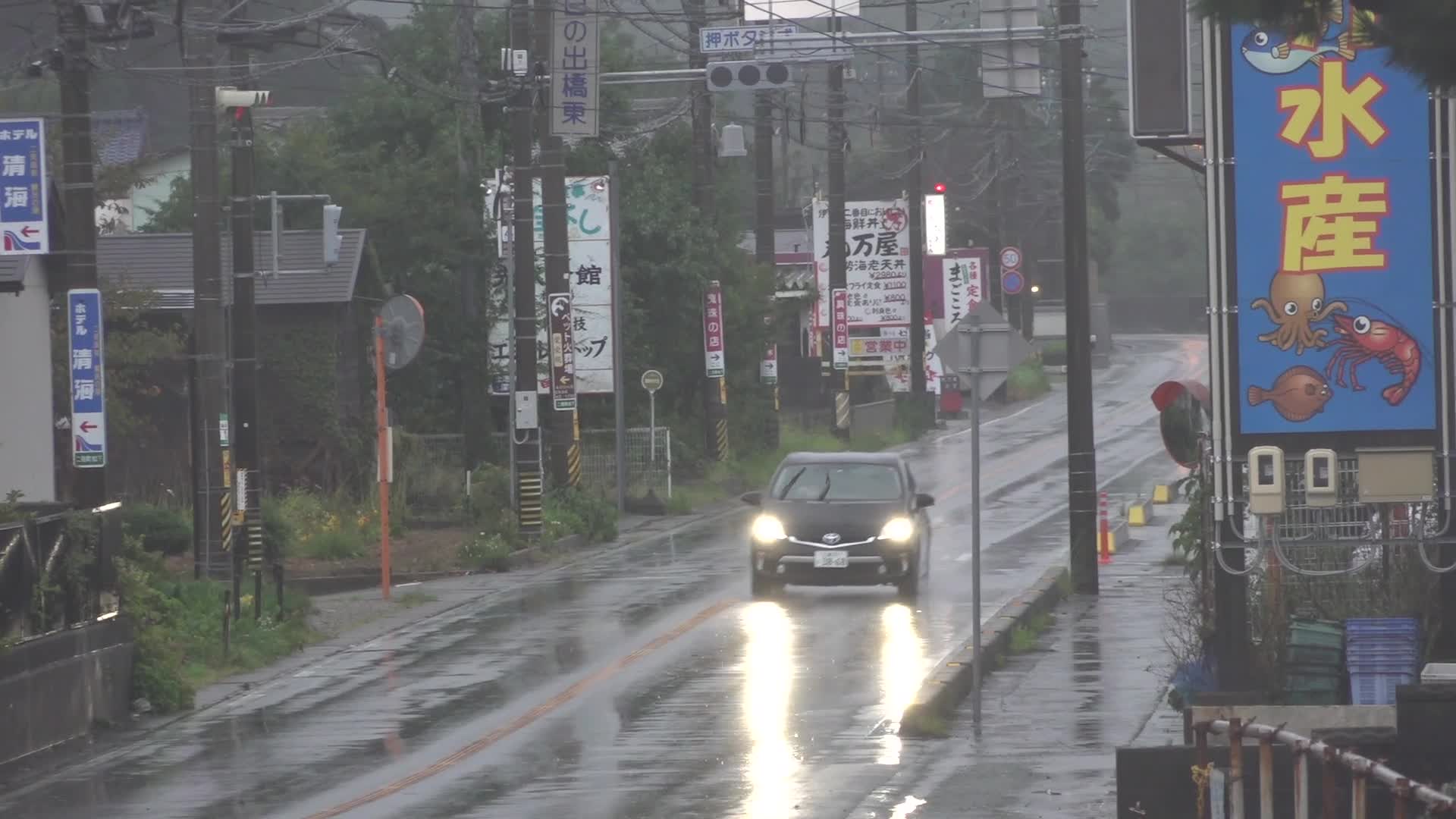 Typhoon Chan-hom threatens western Japan