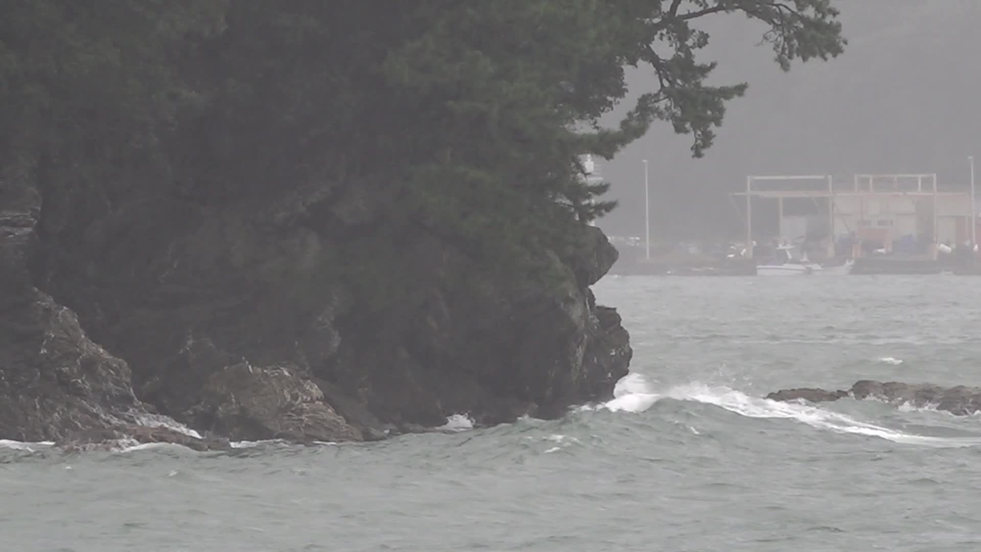 Typhoon Chan-hom threatens western Japan