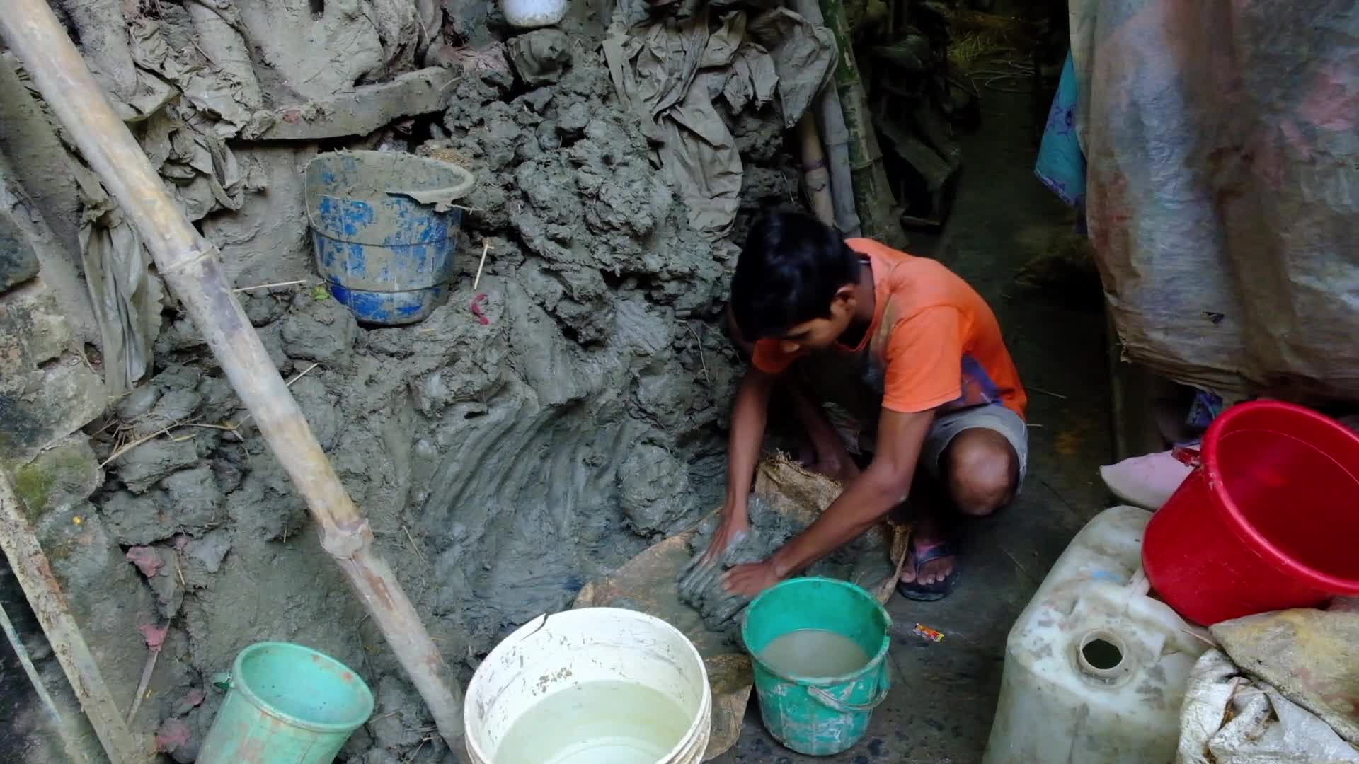 Kolkata's renowned idol-making hub Kumartuli badly hit due COVID-19