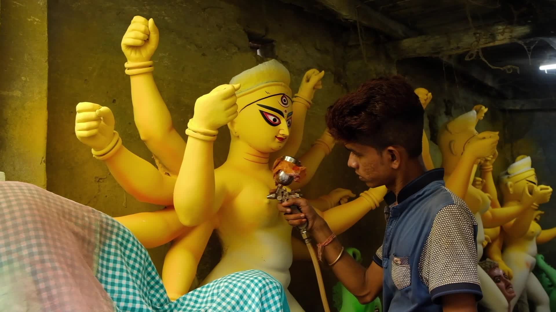 Kolkata's renowned idol-making hub Kumartuli badly hit due COVID-19