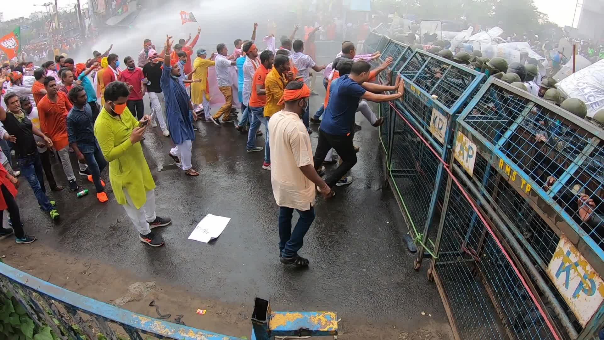 Bengal BJP workers clash with police during 'Nabanna Chalo' protest march