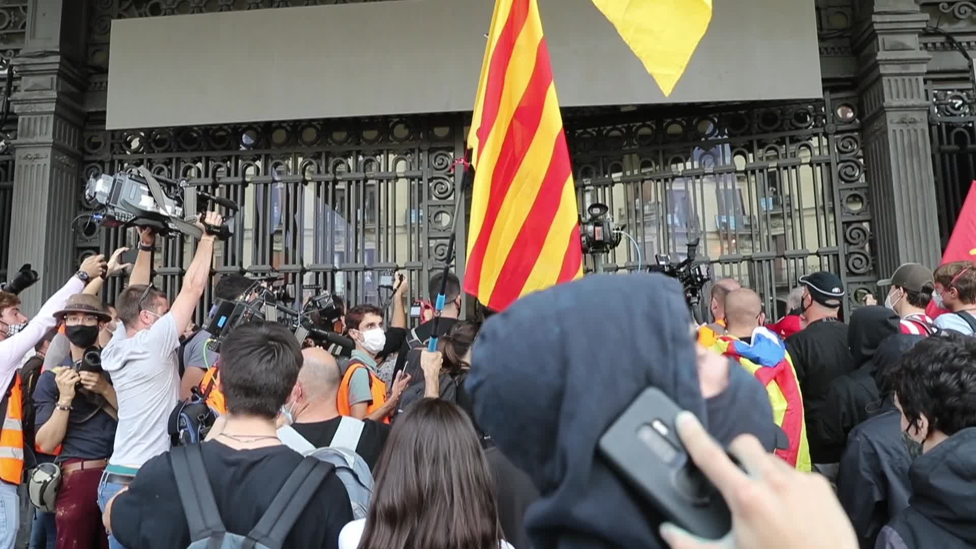 Protest for the visit of King Felipe and President Pedro Sanchez in Barcelona