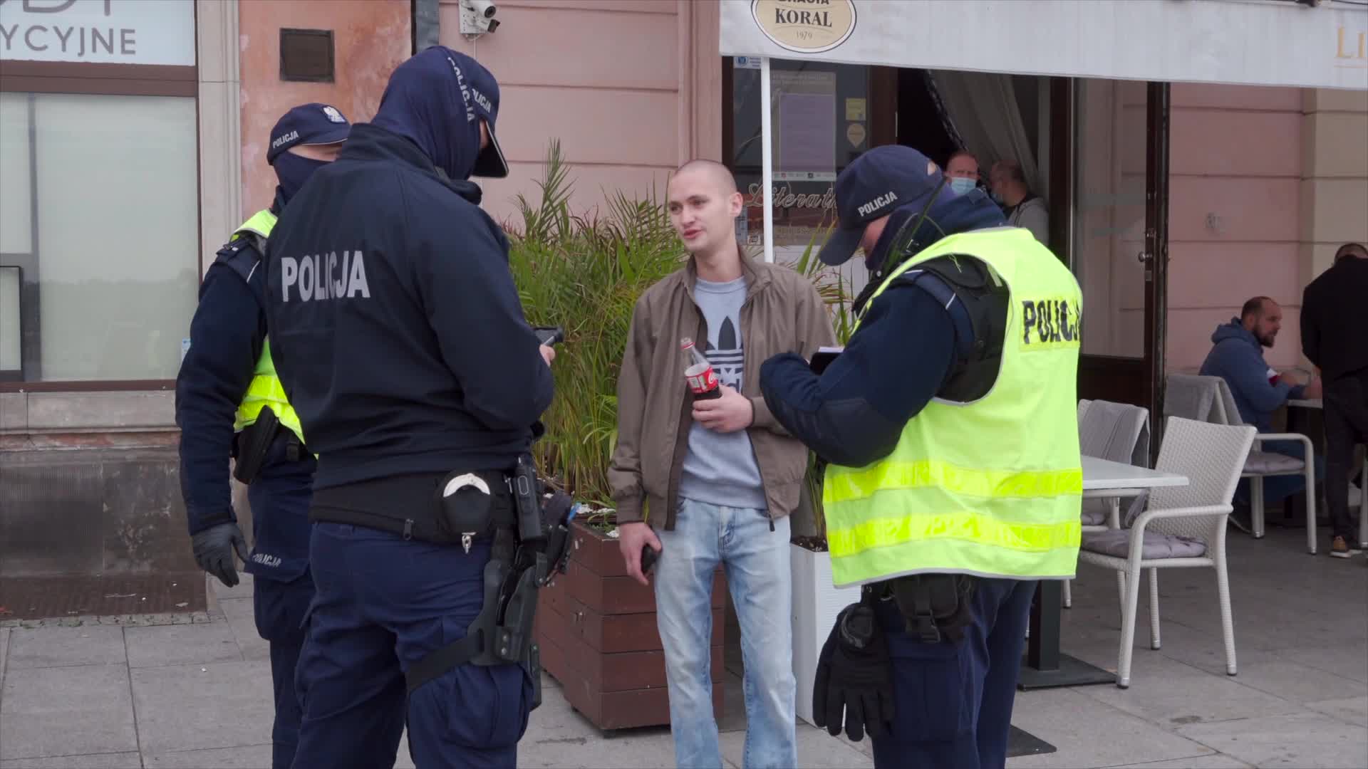 Protest against compulsory mask wearing in Poland