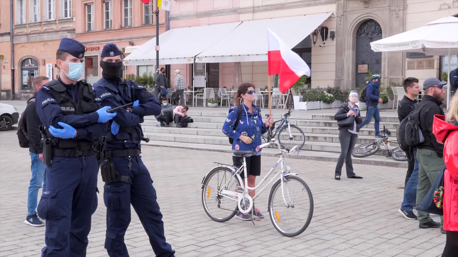 Protest against compulsory mask wearing in Poland