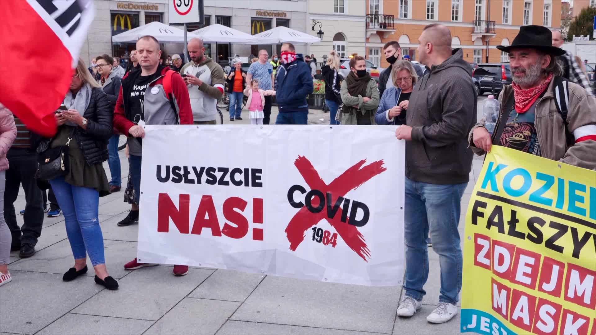 Protest against compulsory mask wearing in Poland