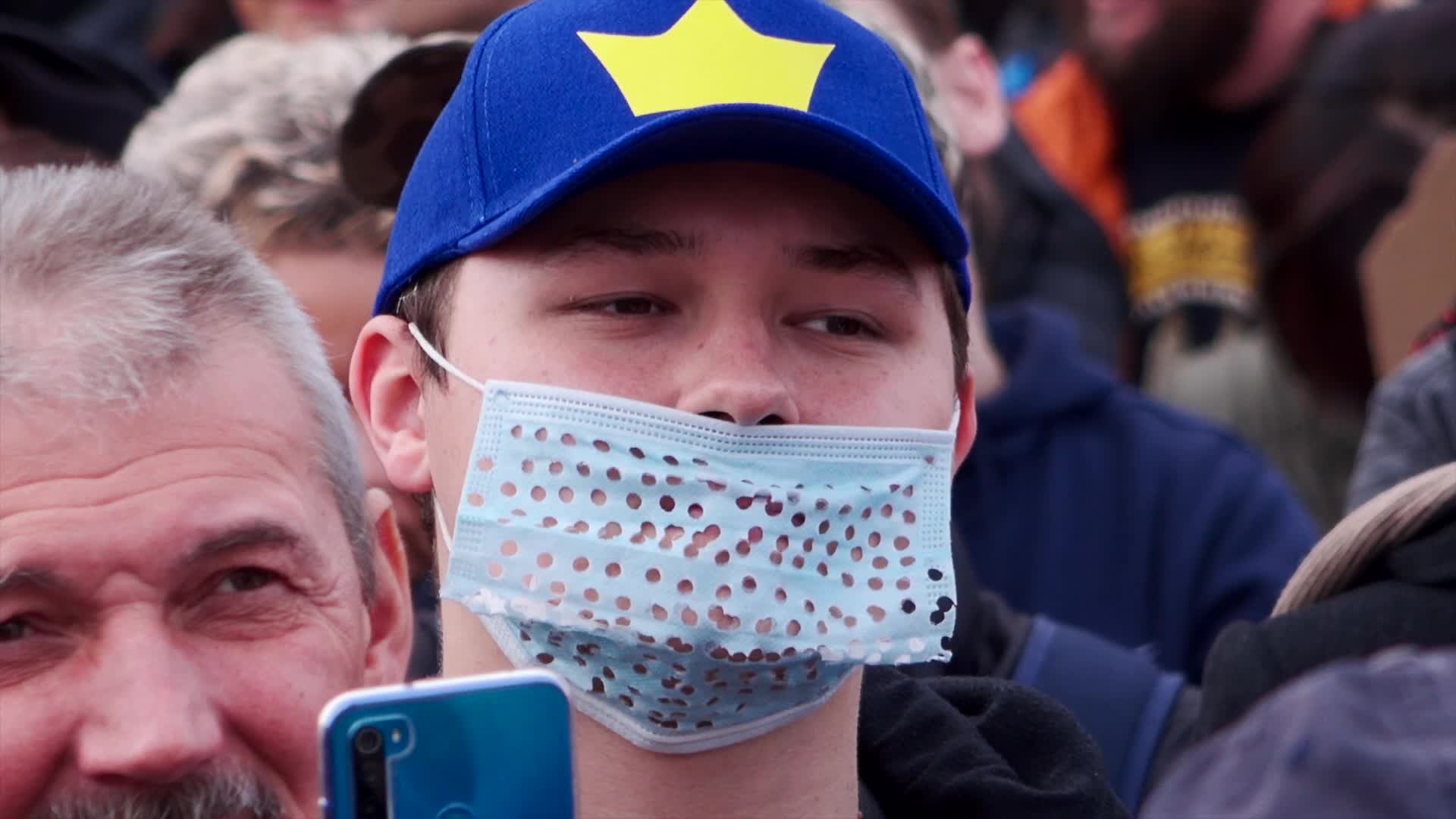 Protest against compulsory mask wearing in Poland
