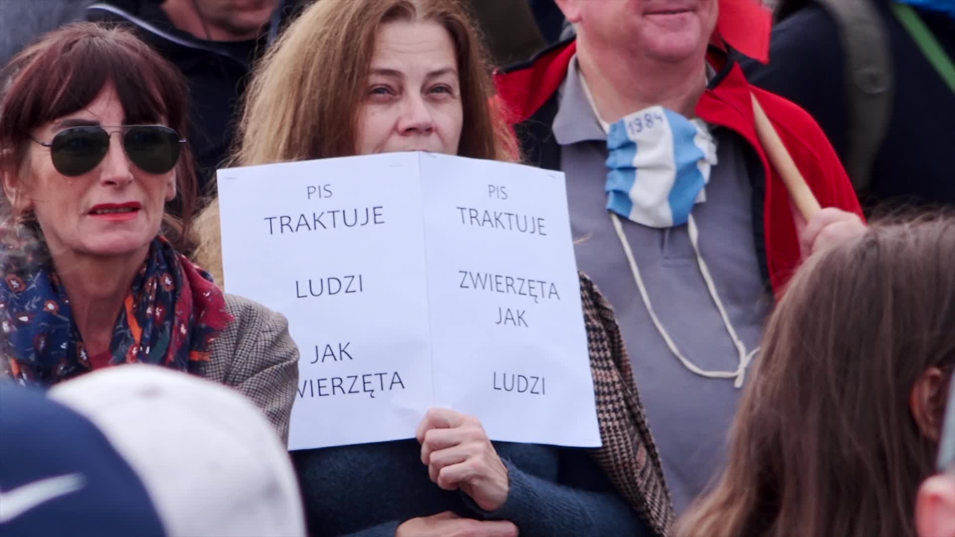 Protest against compulsory mask wearing in Poland