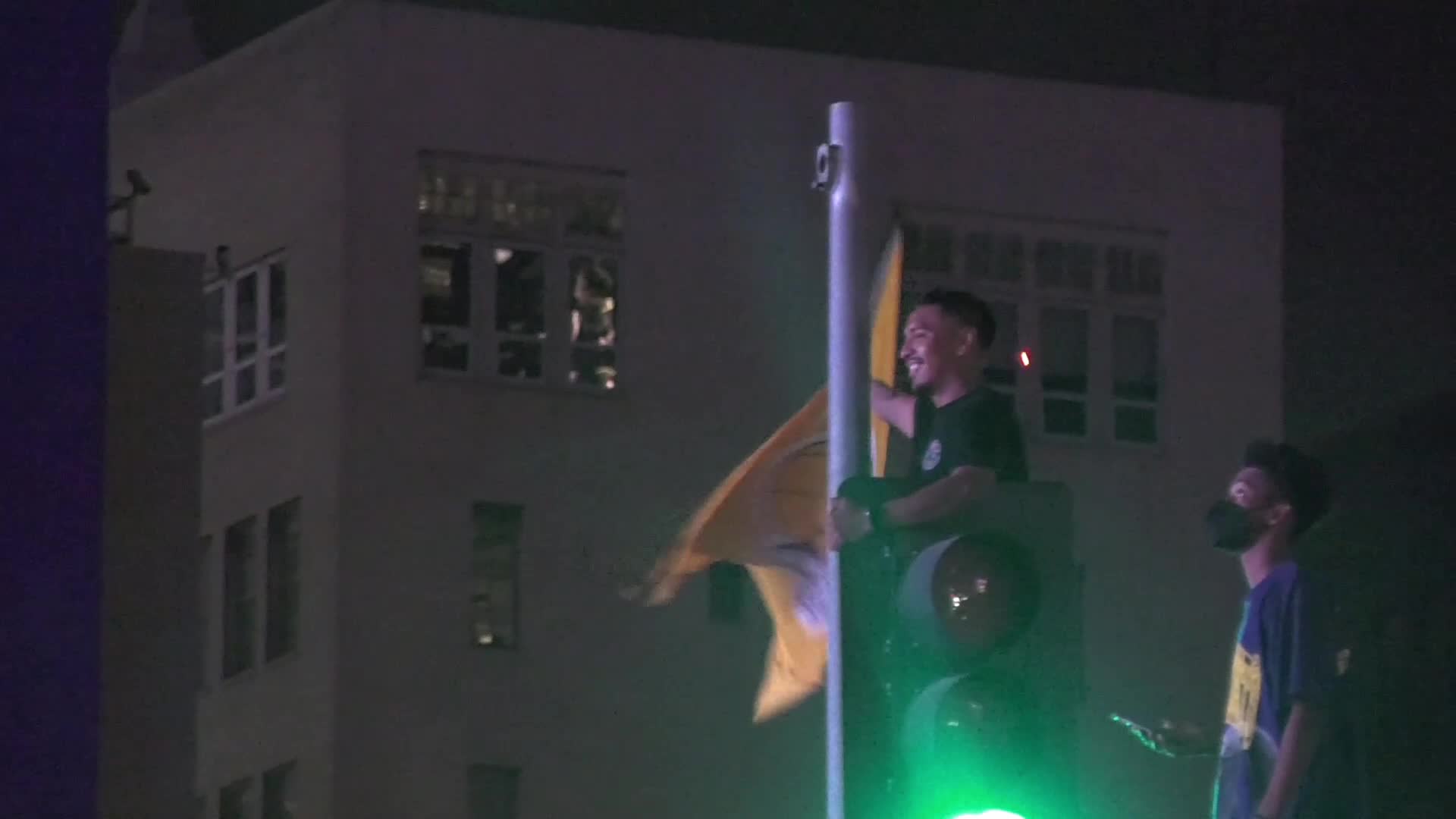 Lakers fans celebrate championship win 2020 chanting Kobe at Staples Center