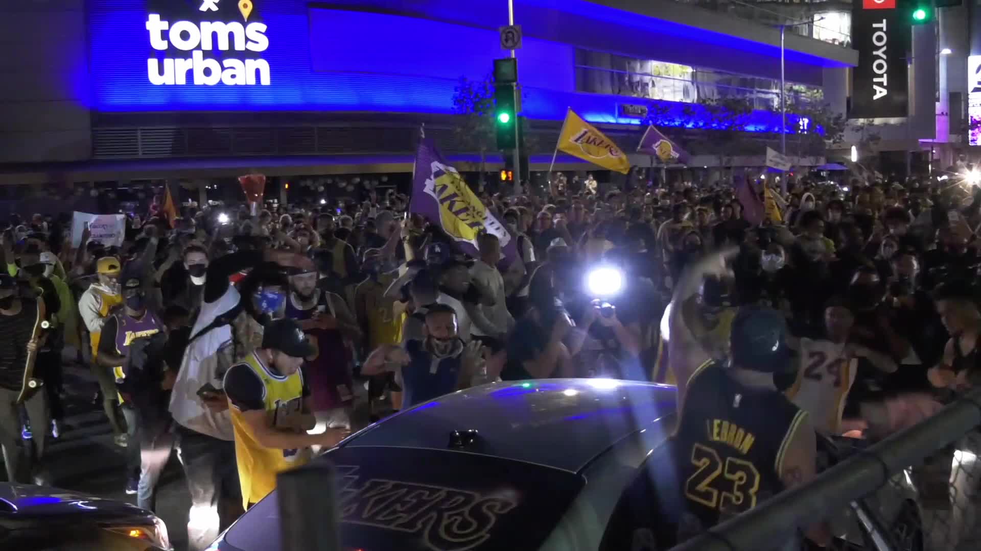 Lakers fans celebrate championship win 2020 chanting Kobe at Staples Center