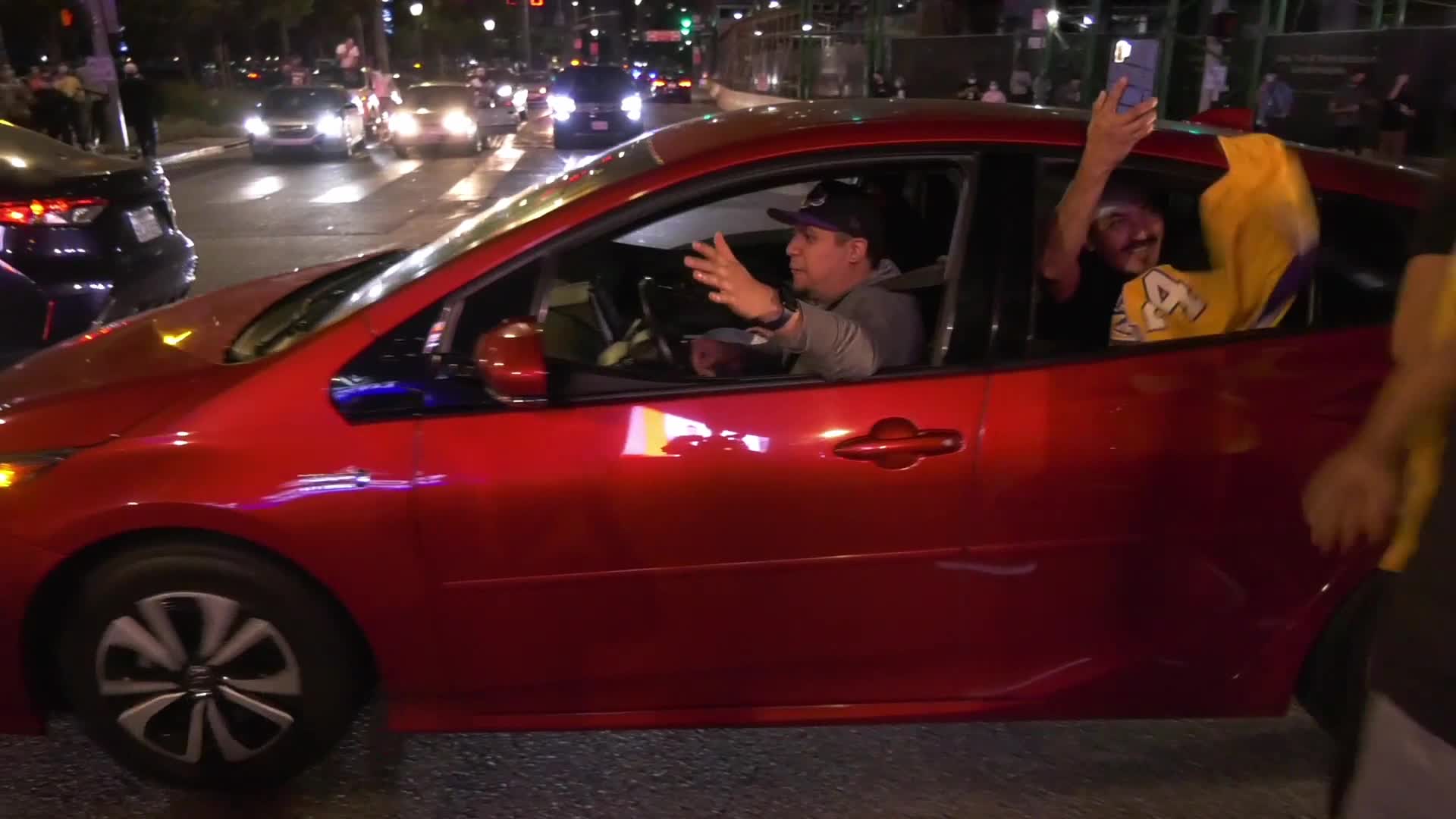 Lakers fans celebrate championship win 2020 chanting Kobe at Staples Center