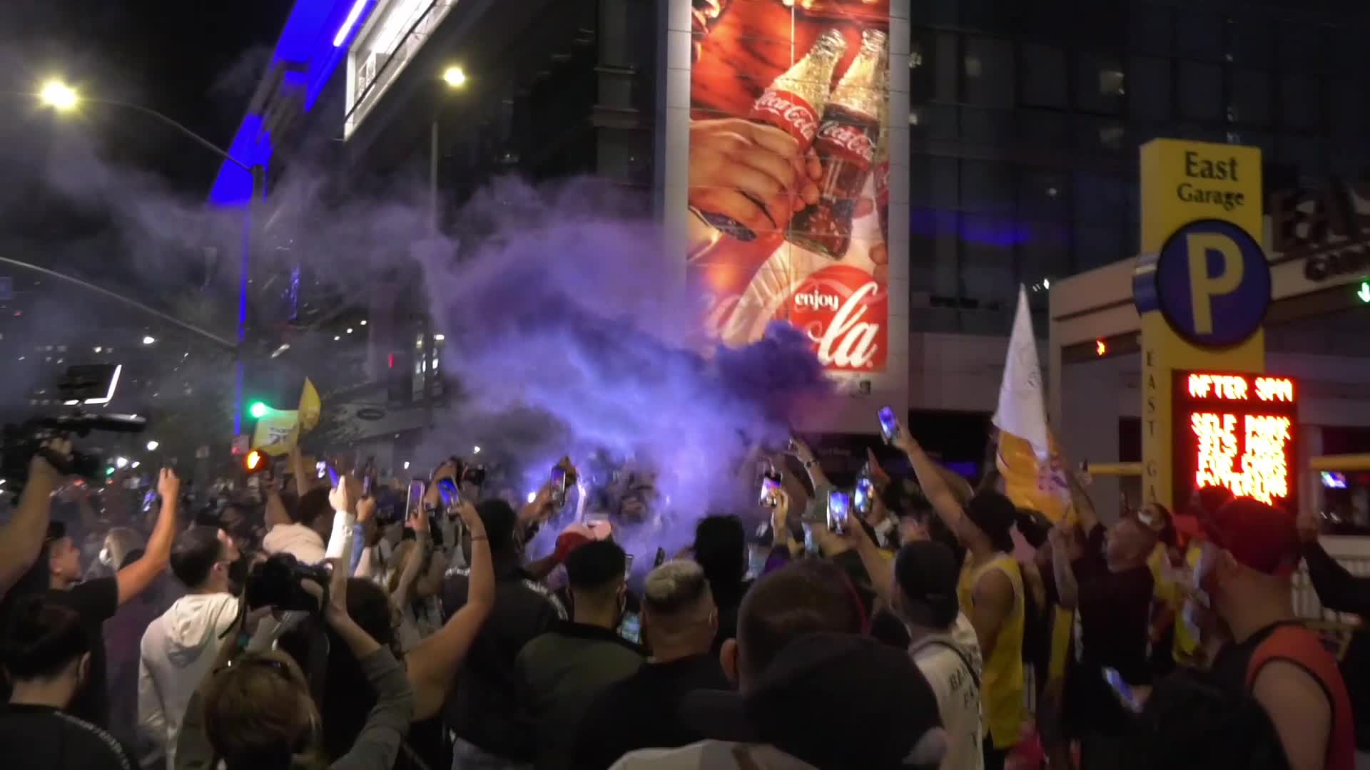 Lakers fans celebrate championship win 2020 chanting Kobe at Staples Center