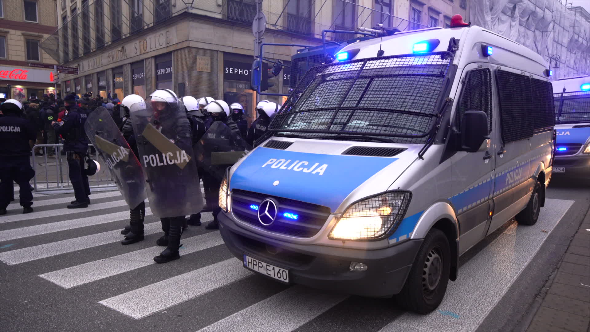 Violence erupts at Polish Independence Day march