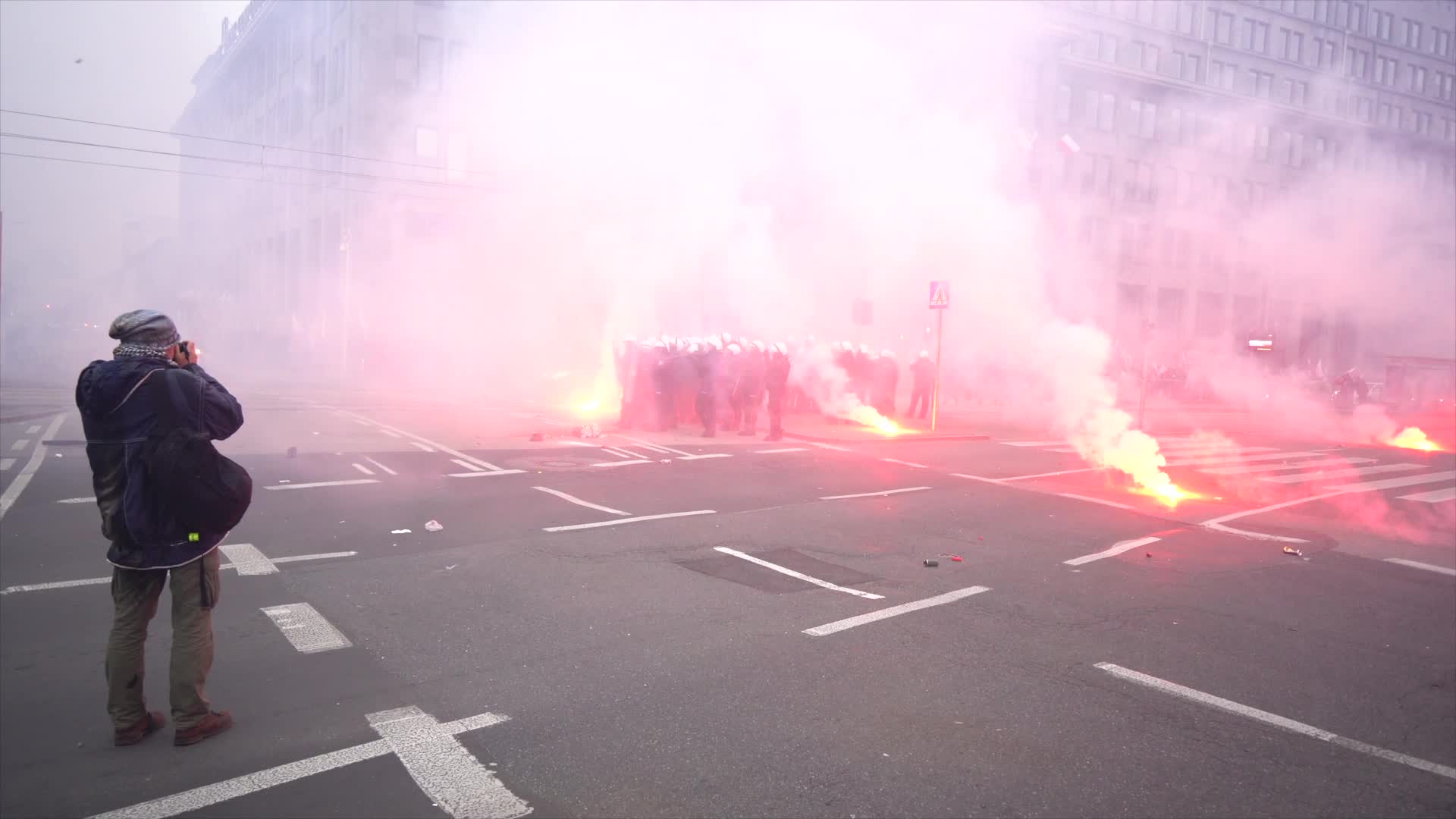Violence erupts at Polish Independence Day march
