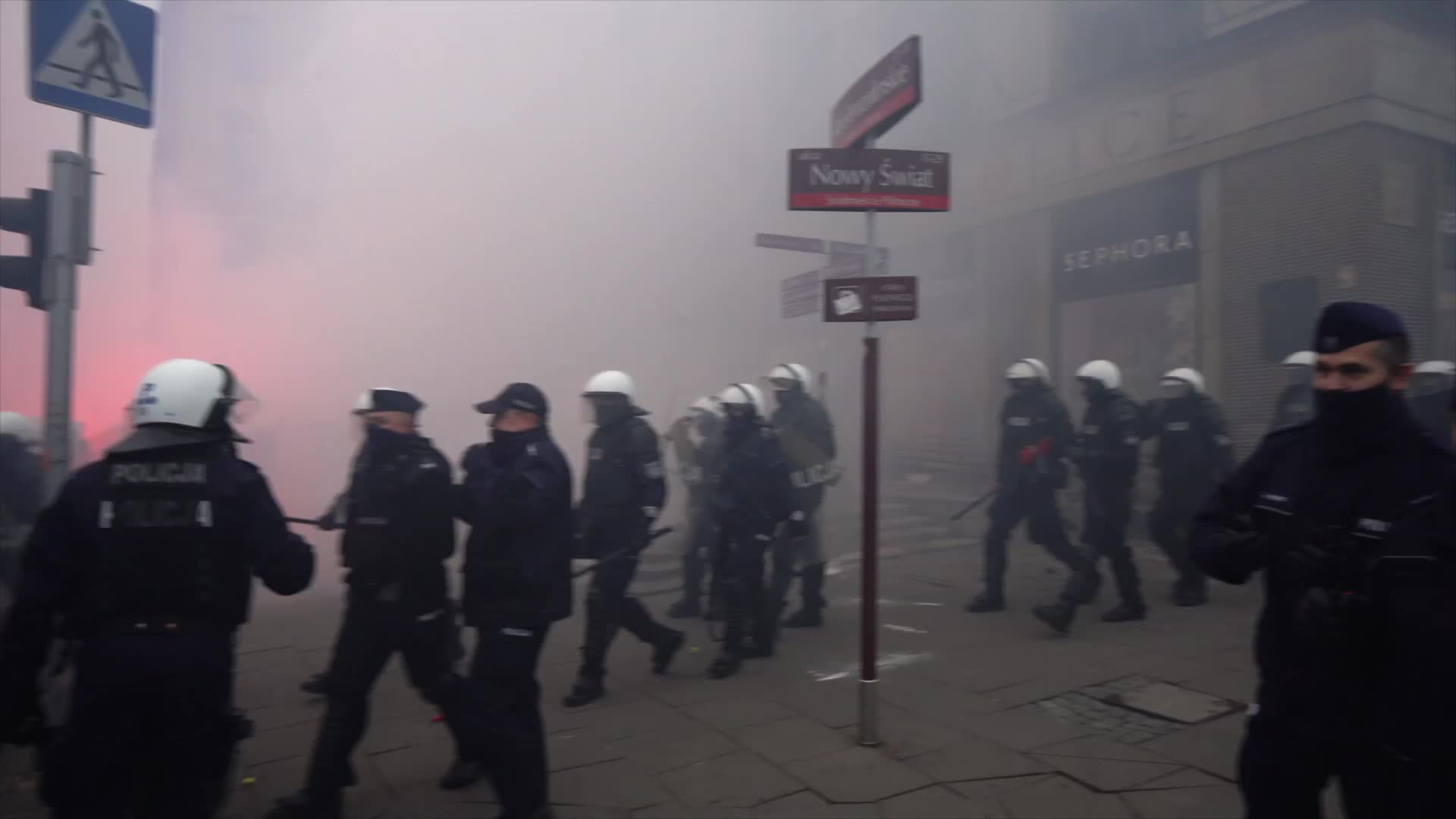 Violence erupts at Polish Independence Day march