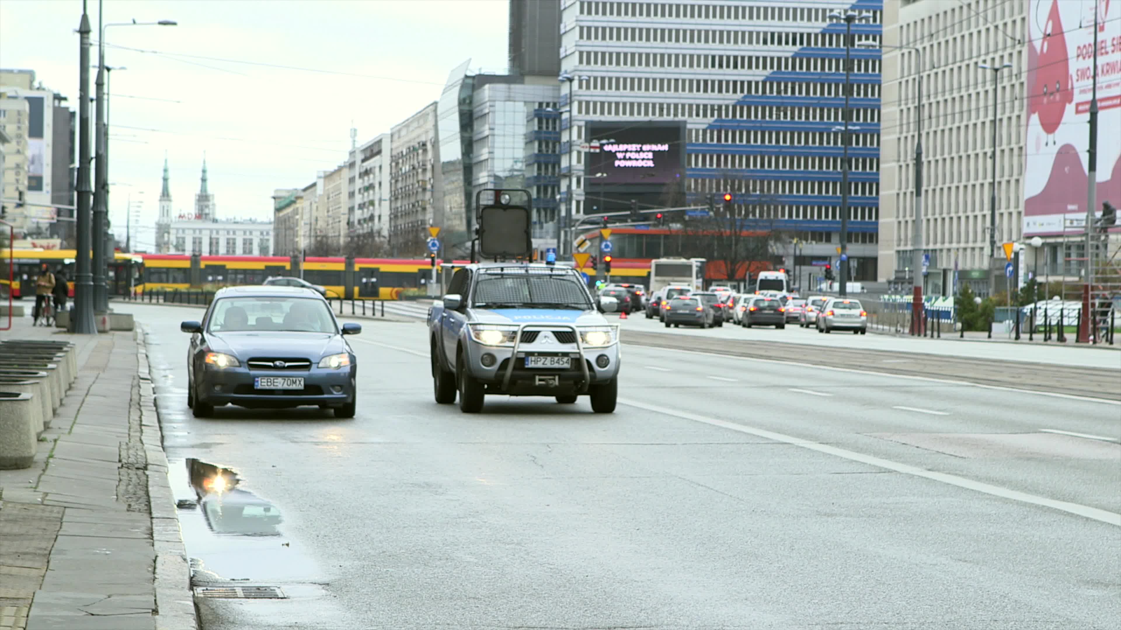 Shopping malls reopen in Poland