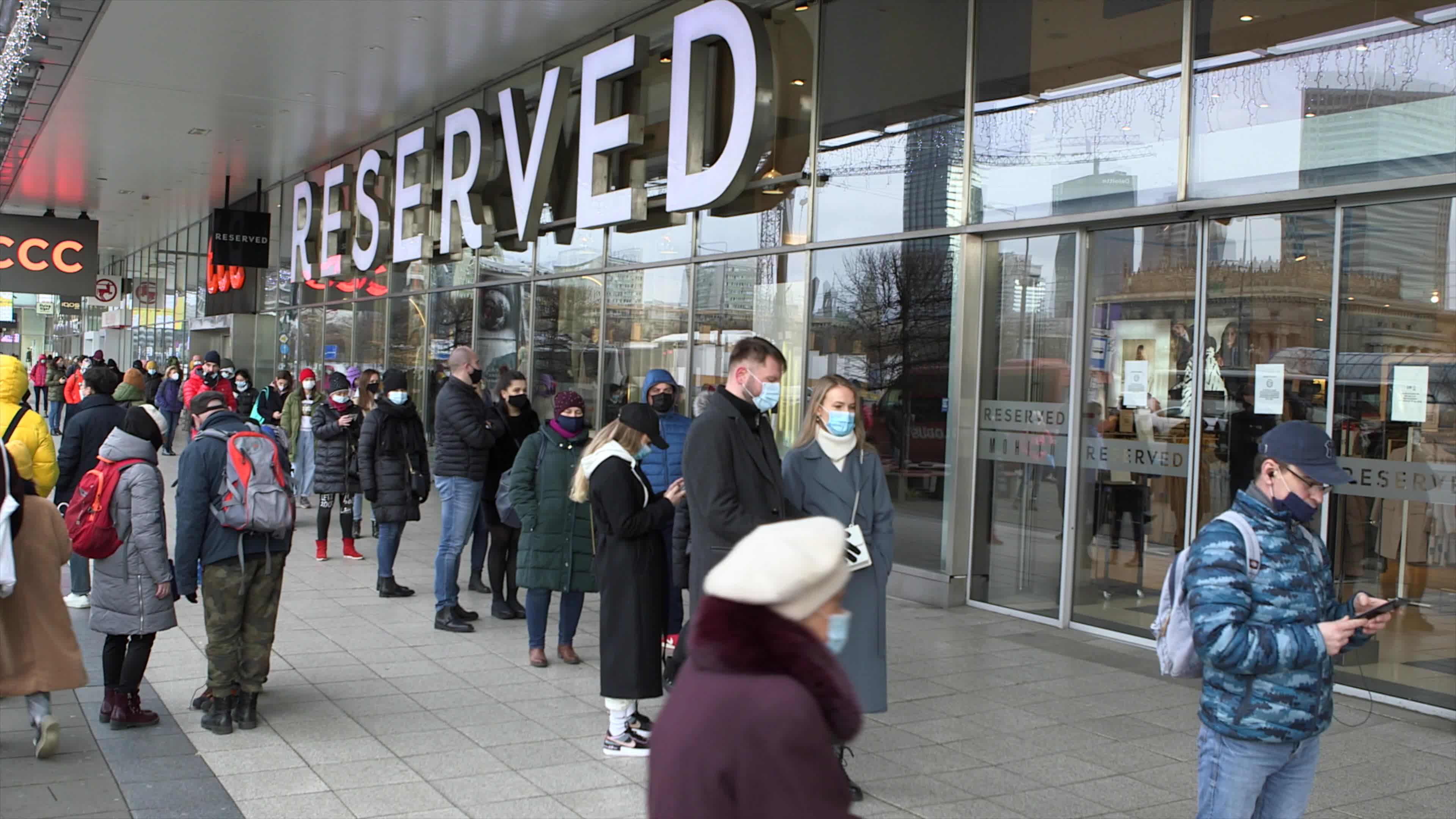 Shopping malls reopen in Poland