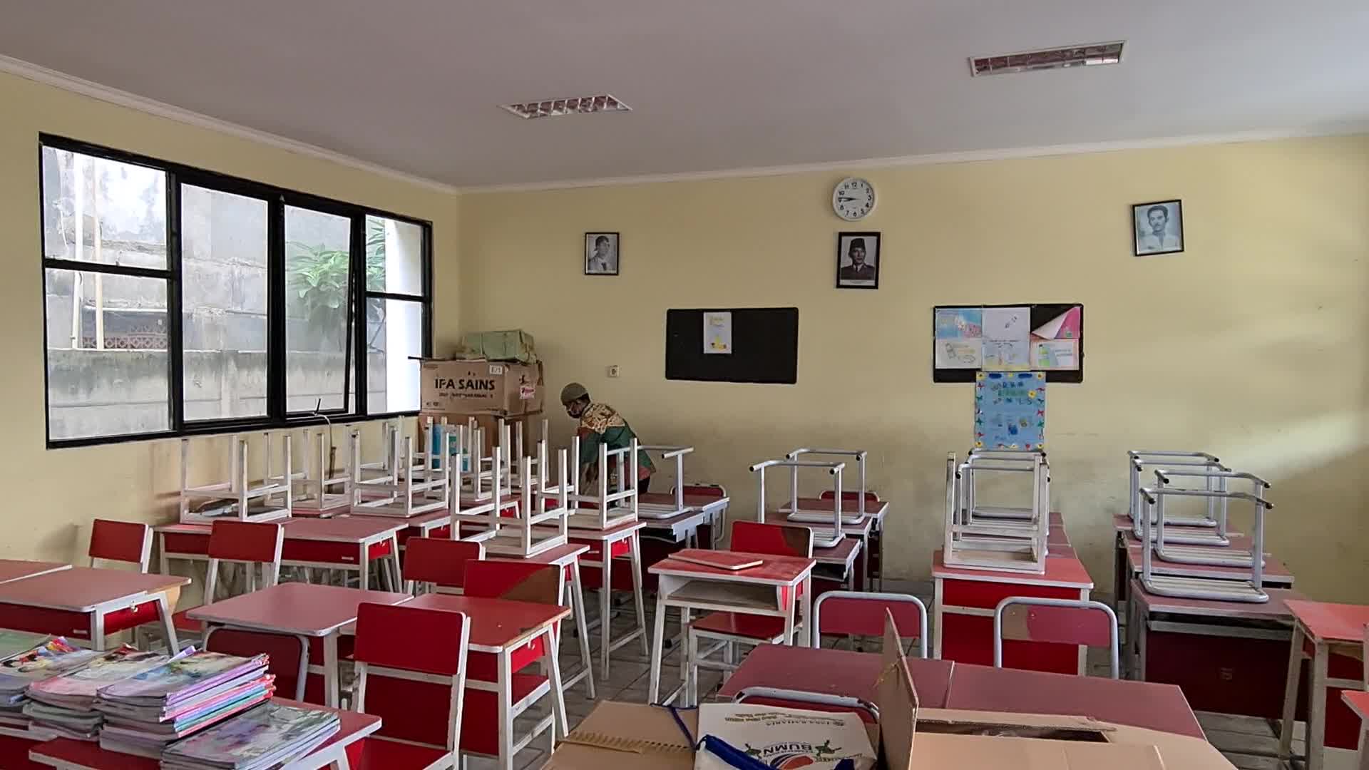 Virtual class amid the Covid-19 pandemic in Indonesia