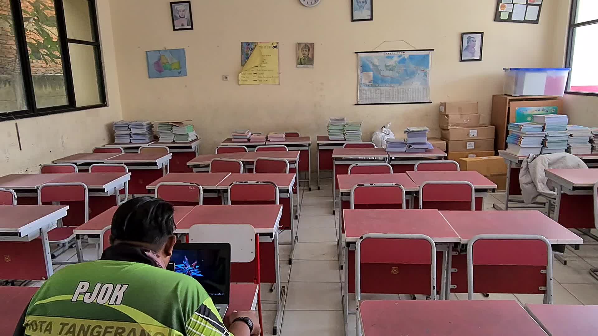 Virtual class amid the Covid-19 pandemic in Indonesia