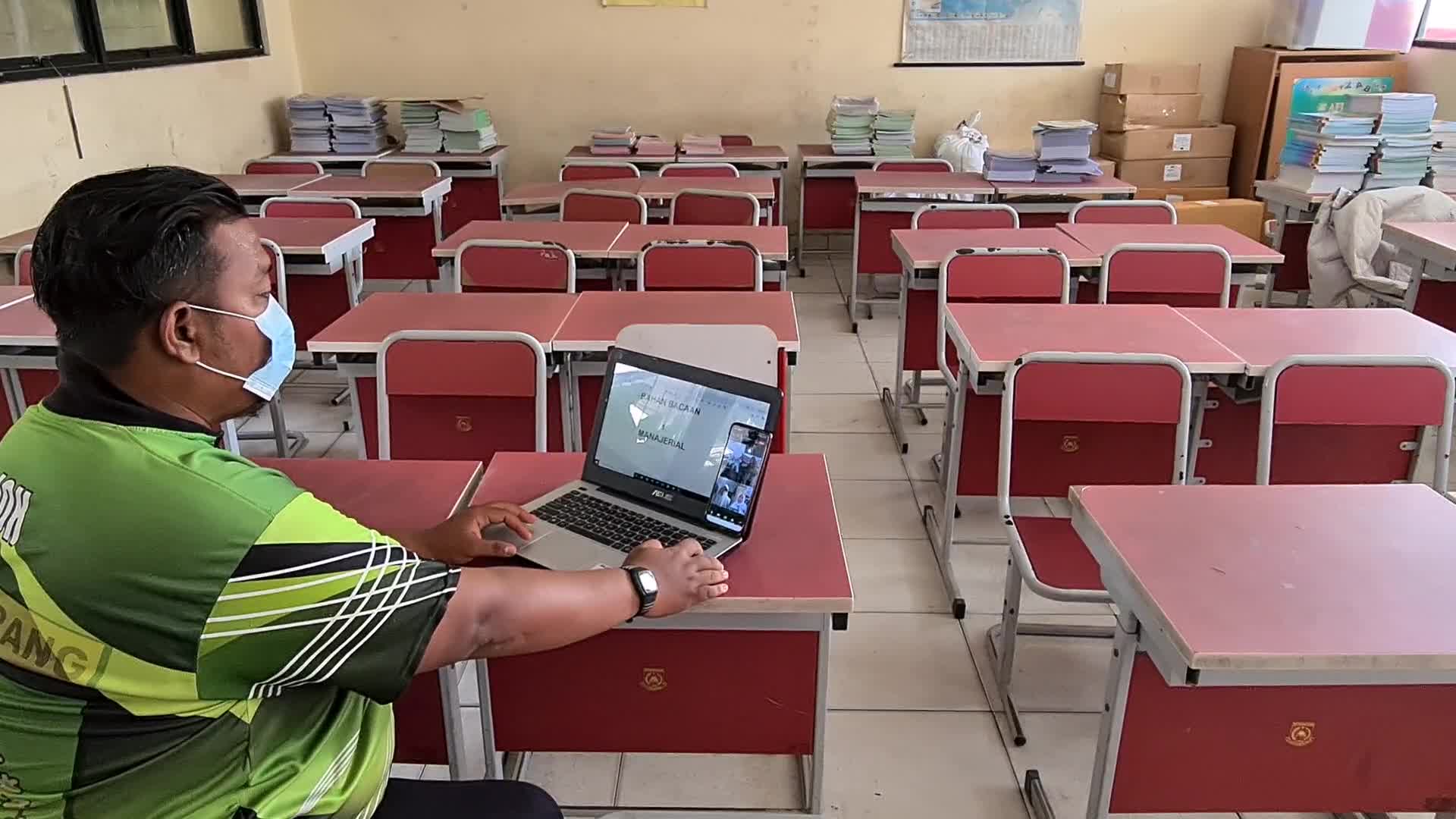 Virtual class amid the Covid-19 pandemic in Indonesia