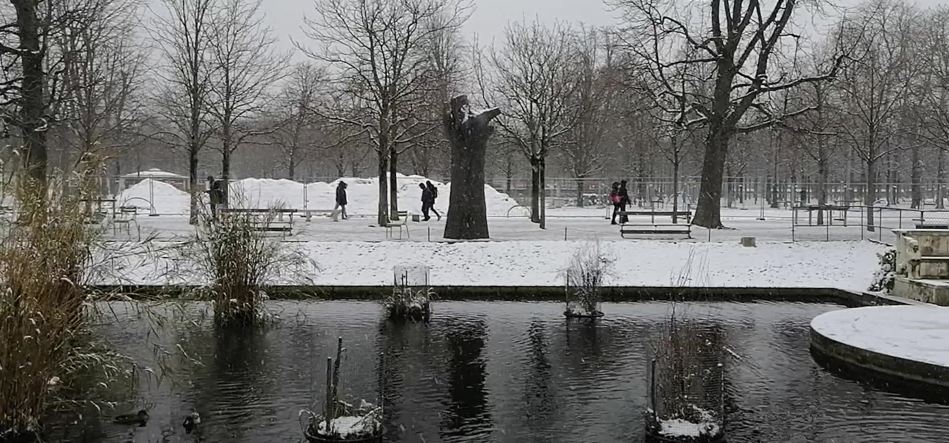 Paris under the snow