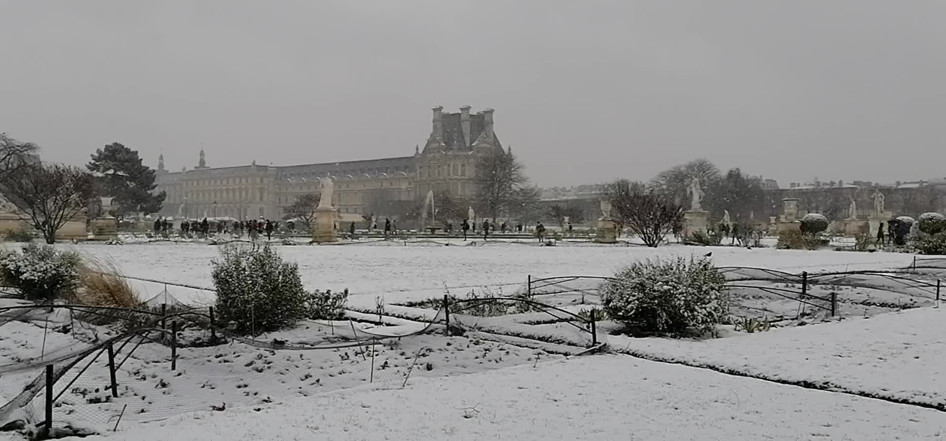 Paris under the snow