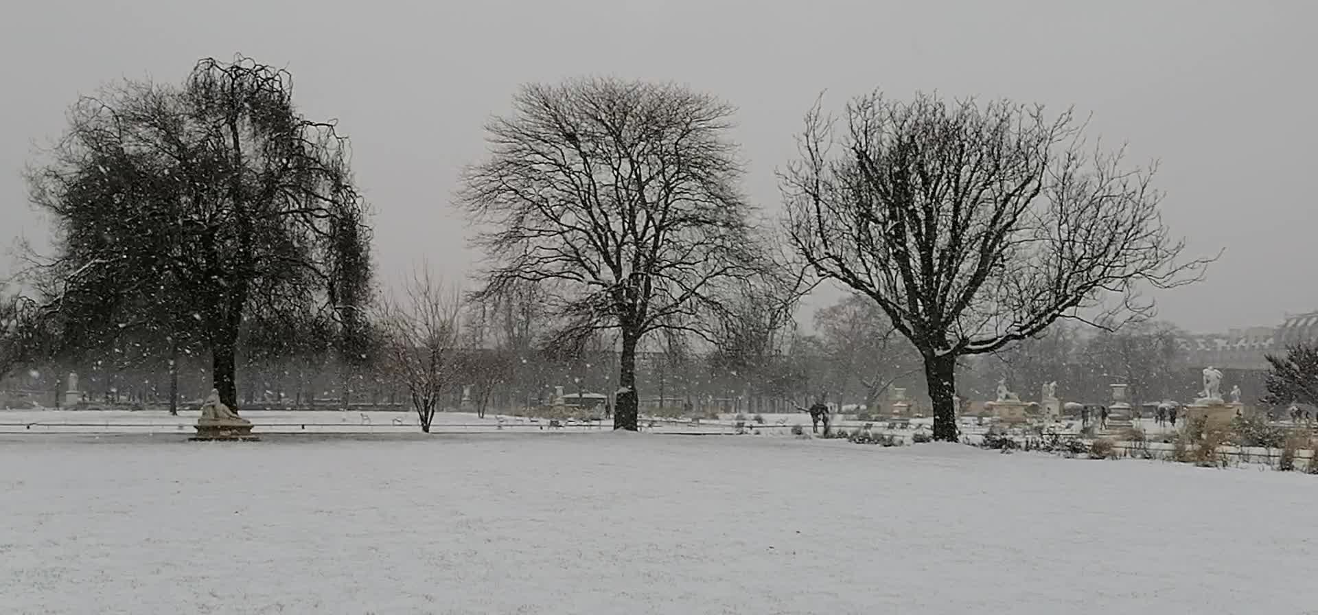 Paris under the snow