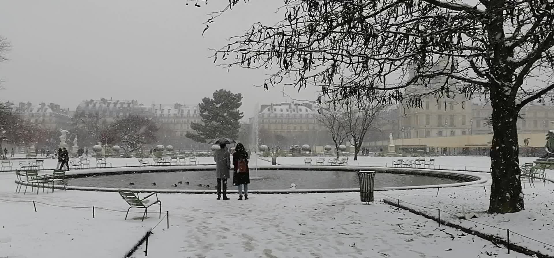 Paris under the snow