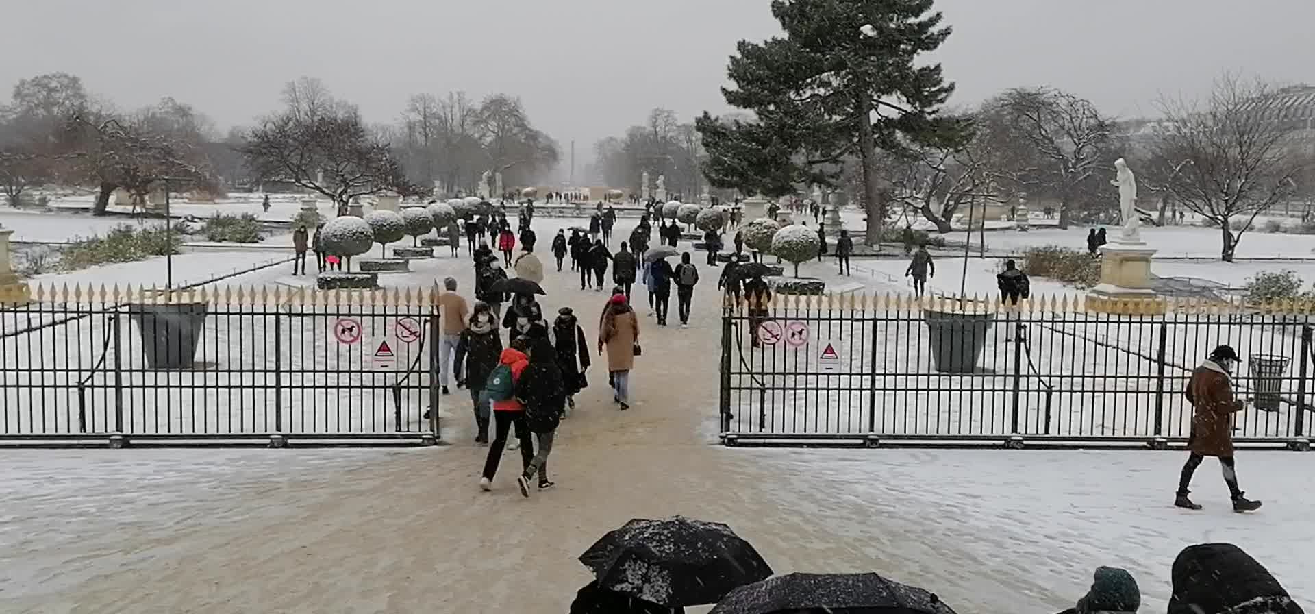 Paris under the snow