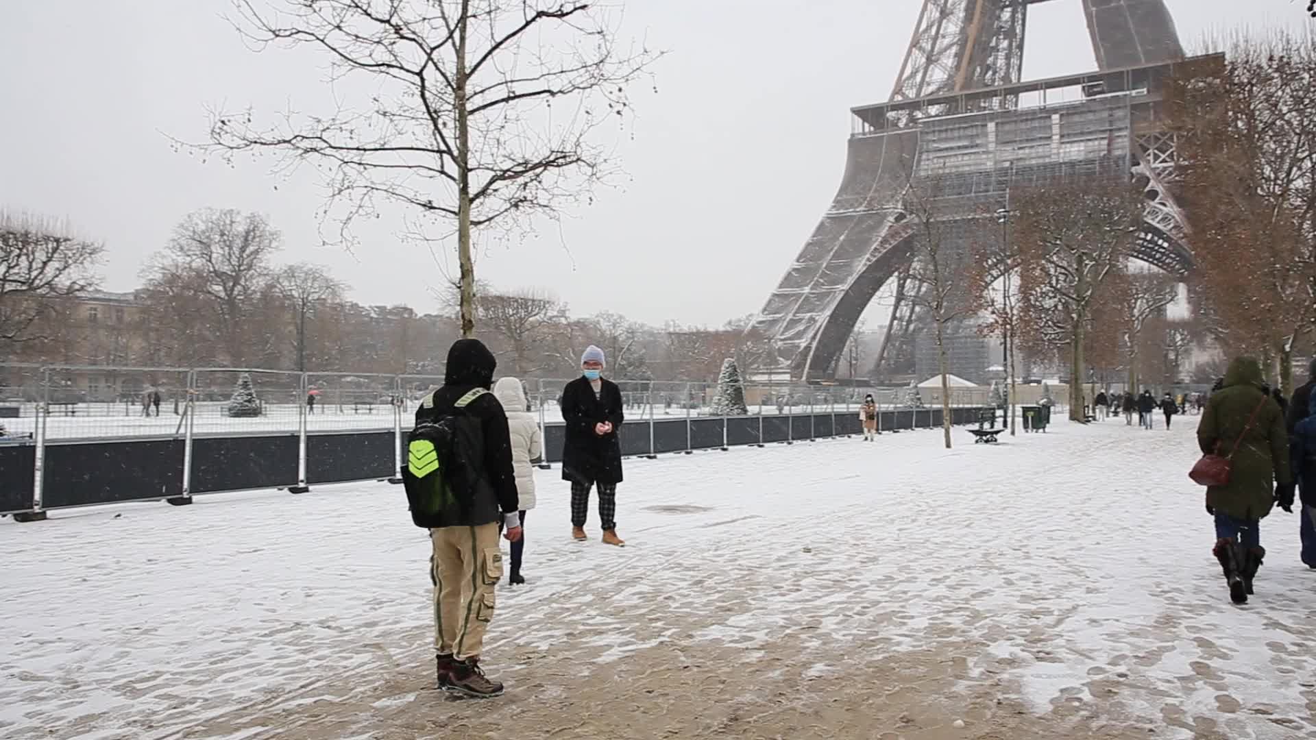First Snowfall of 2021 in Paris France